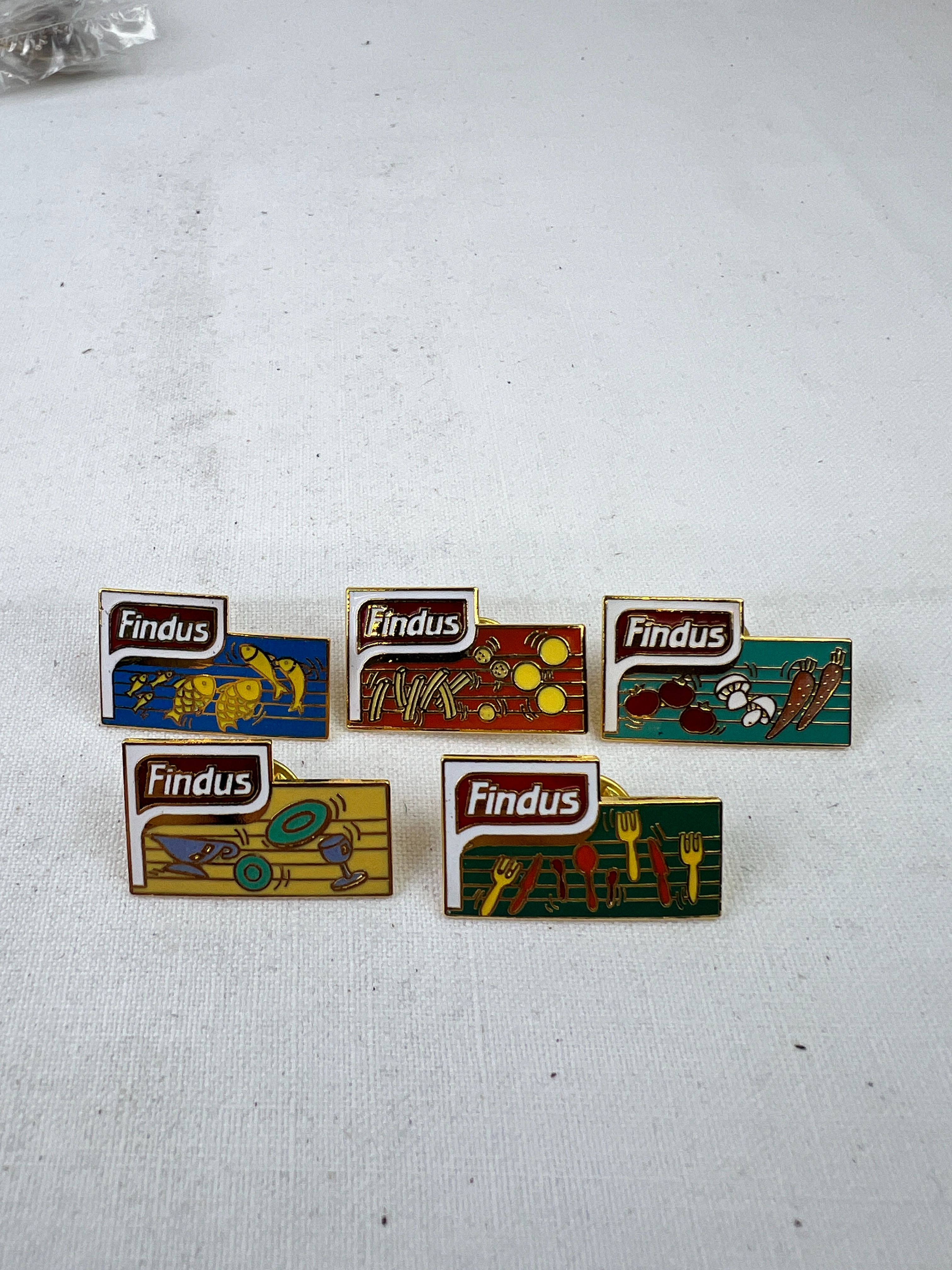 Voir photo 3 de Série de Pin's Findus 5 Pin's Série de Pin's Findus 5 Pin's Parfait état reconditionné photo 3