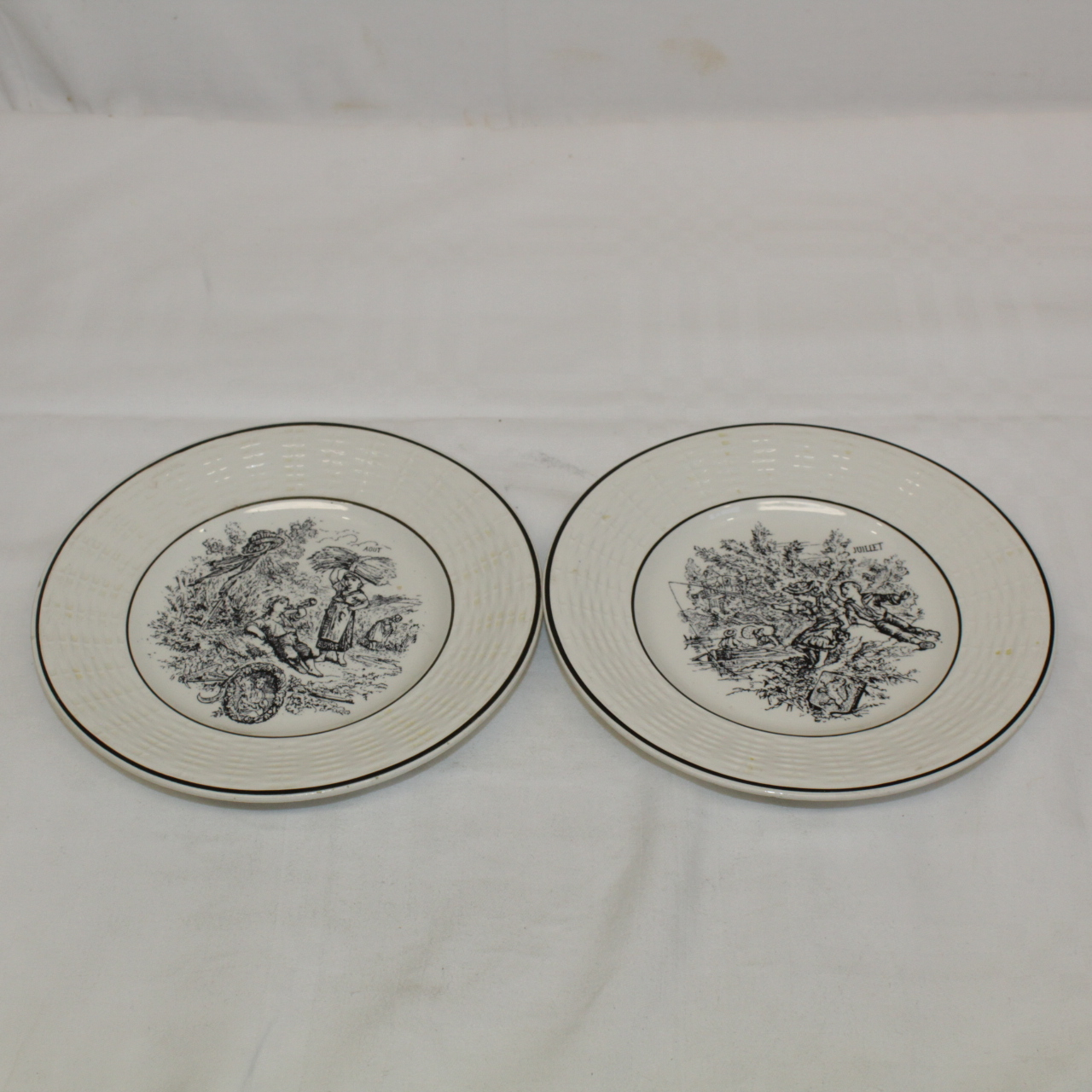 Voir photo 4 de Service 5 assiette " Les mois Digoin Sarreguemines " Service 5 assiette " Les mois Digoin Sarreguemines " Bon état reconditionné photo 4