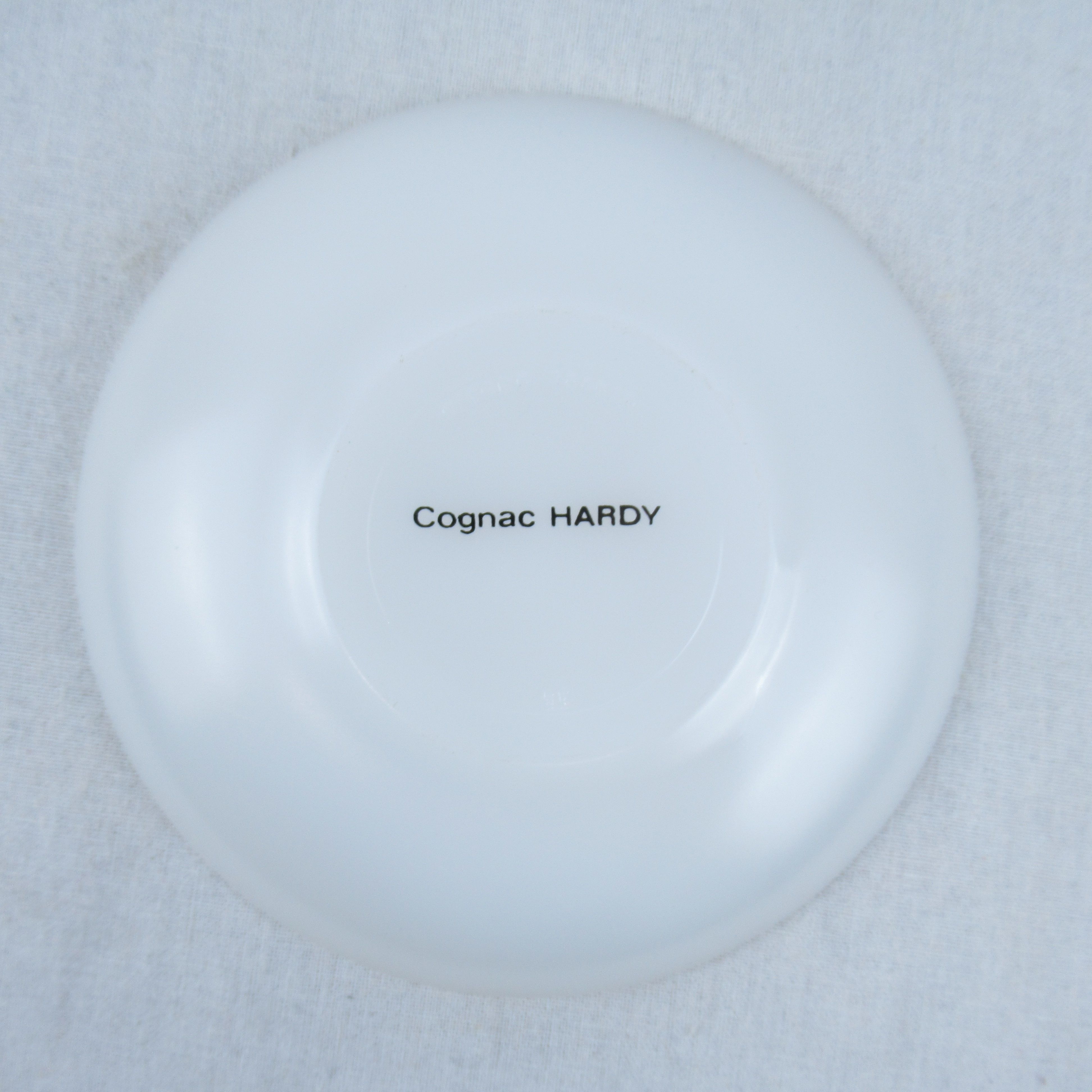 Voir photo 3 de Service à café 6 tasses avec coupelles estampillés "Cognac Hardy" motif véhicules anciens - Arcopal France Service à café 6 tasses avec coupelles estampillés "Cognac Hardy" motif véhicules anciens - Arcopal France Bon état reconditionné photo 3