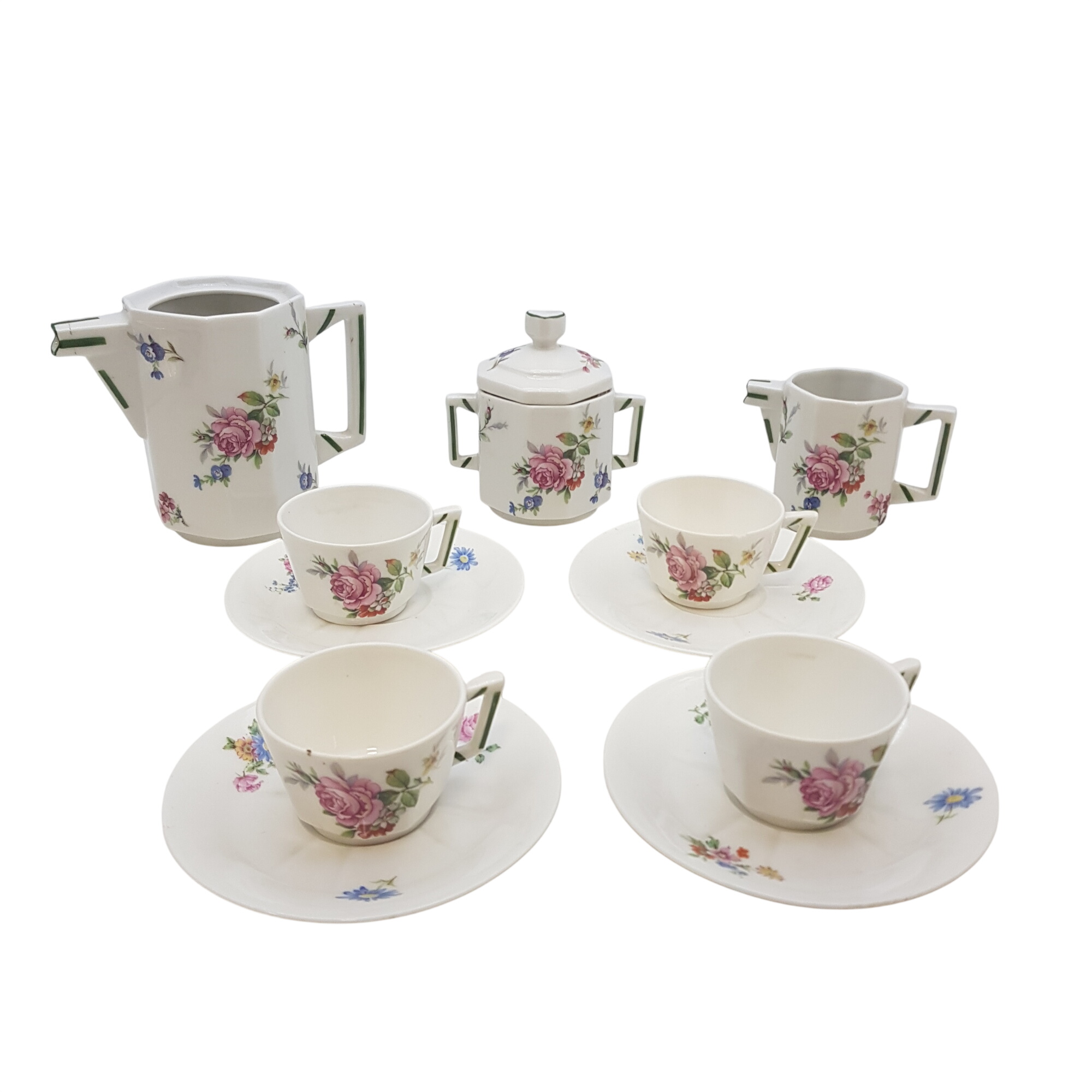 Service à café en faïence de Limoges - Joli décor floral Bon état - 20,00 € Service à café en faïence de Limoges - Joli décor floral Bon état reconditionné disponible sur Label Emmaüs