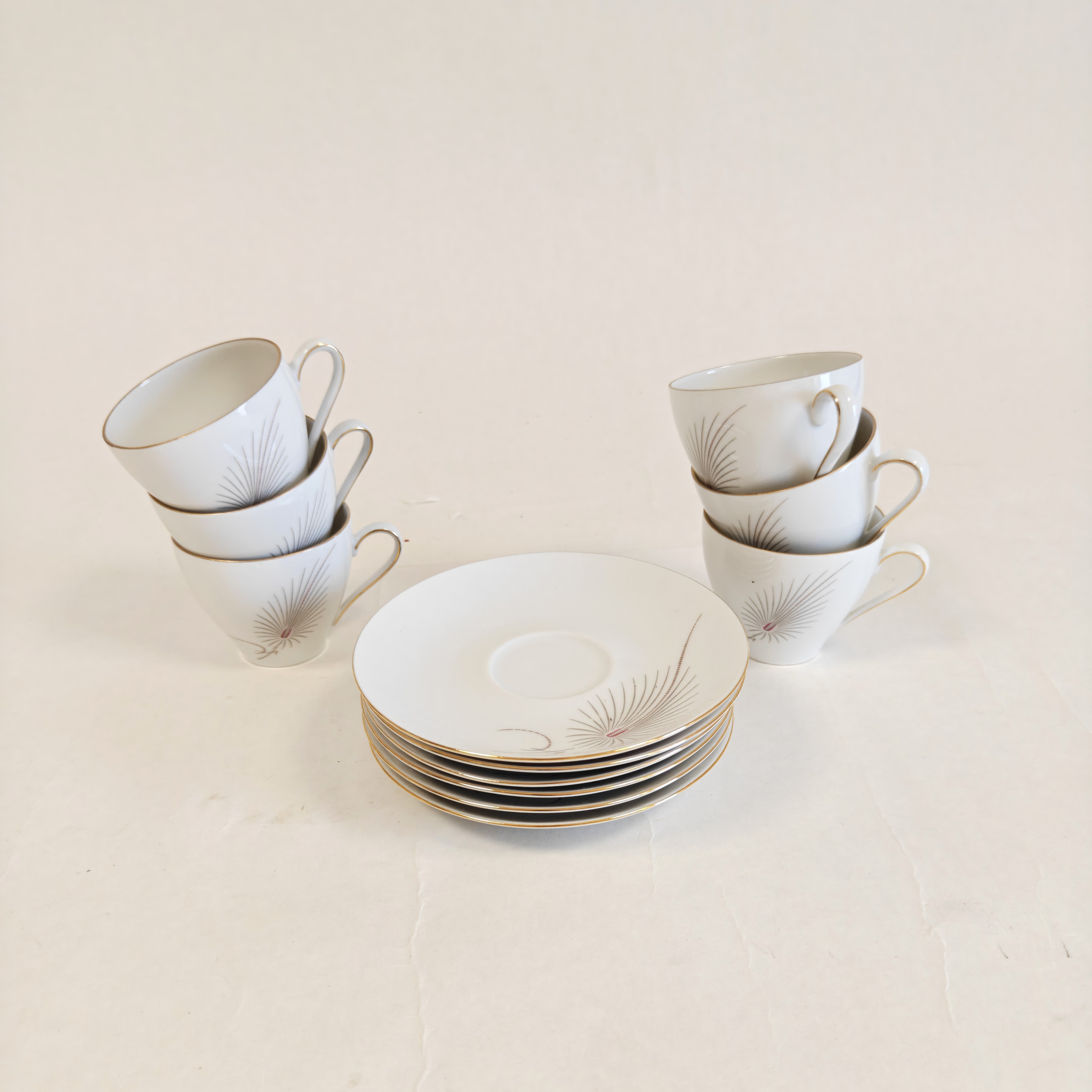 Voir photo 2 de Service à café Eschenbach Bavaria Germany en porcelaine blanche 6 tasses et 6 soucoupes Service à café Eschenbach Bavaria Germany en porcelaine blanche 6 tasses et 6 soucoupes reconditionné photo 2