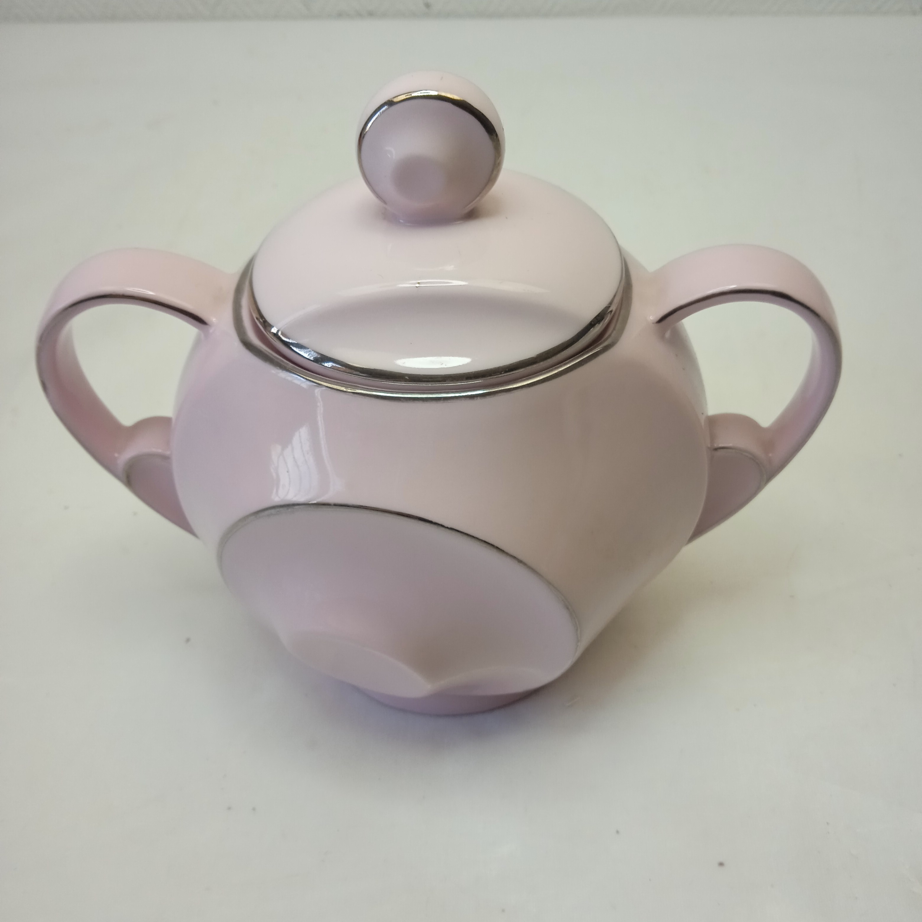 Voir photo 15 de Service à Café Tchécoslovaque en porcelaine, Cafetière, Sucrier, pot à lait Service à Café Tchécoslovaque en porcelaine, Cafetière, Sucrier, pot à lait reconditionné photo 15