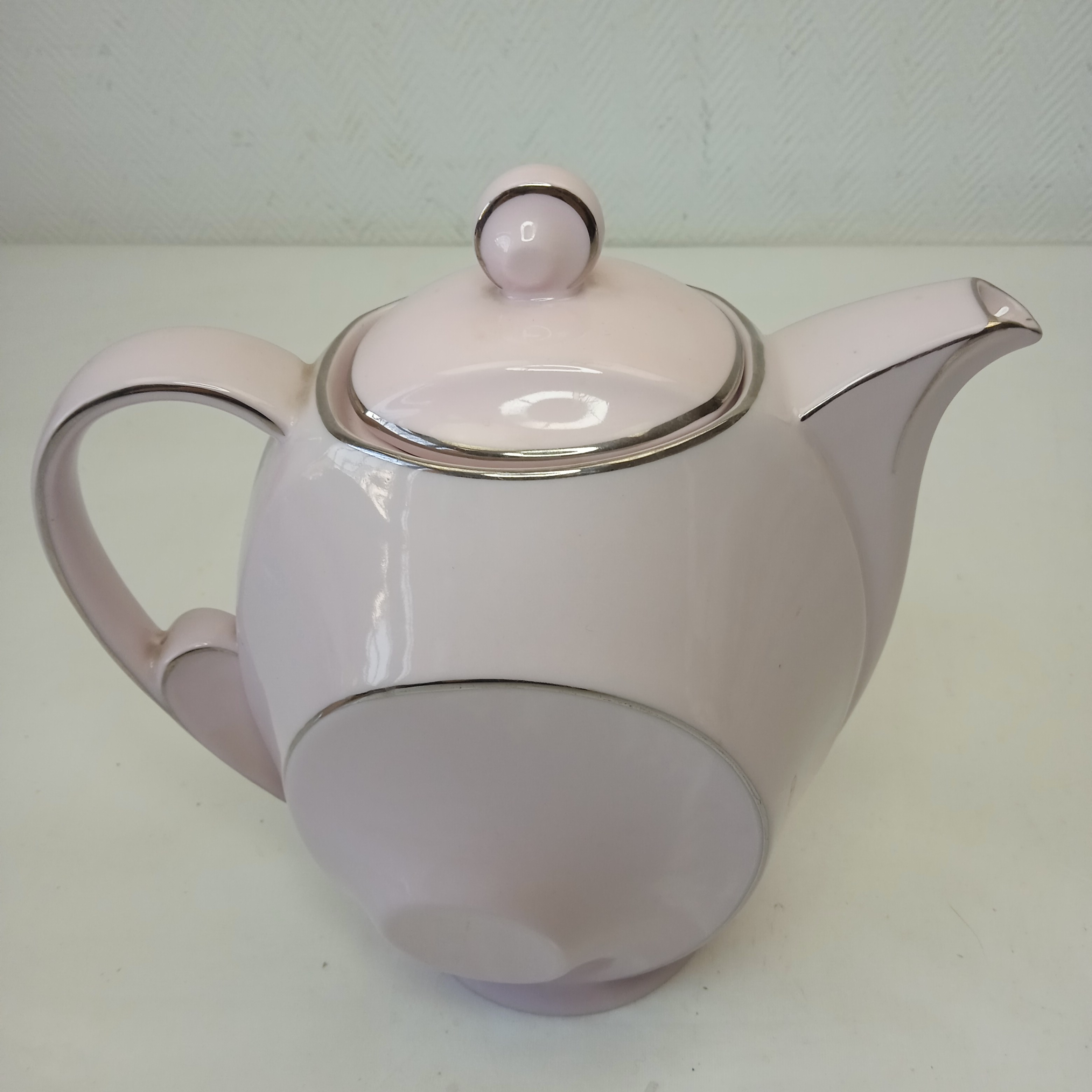 Voir photo 2 de Service à Café Tchécoslovaque en porcelaine, Cafetière, Sucrier, pot à lait Service à Café Tchécoslovaque en porcelaine, Cafetière, Sucrier, pot à lait reconditionné photo 2