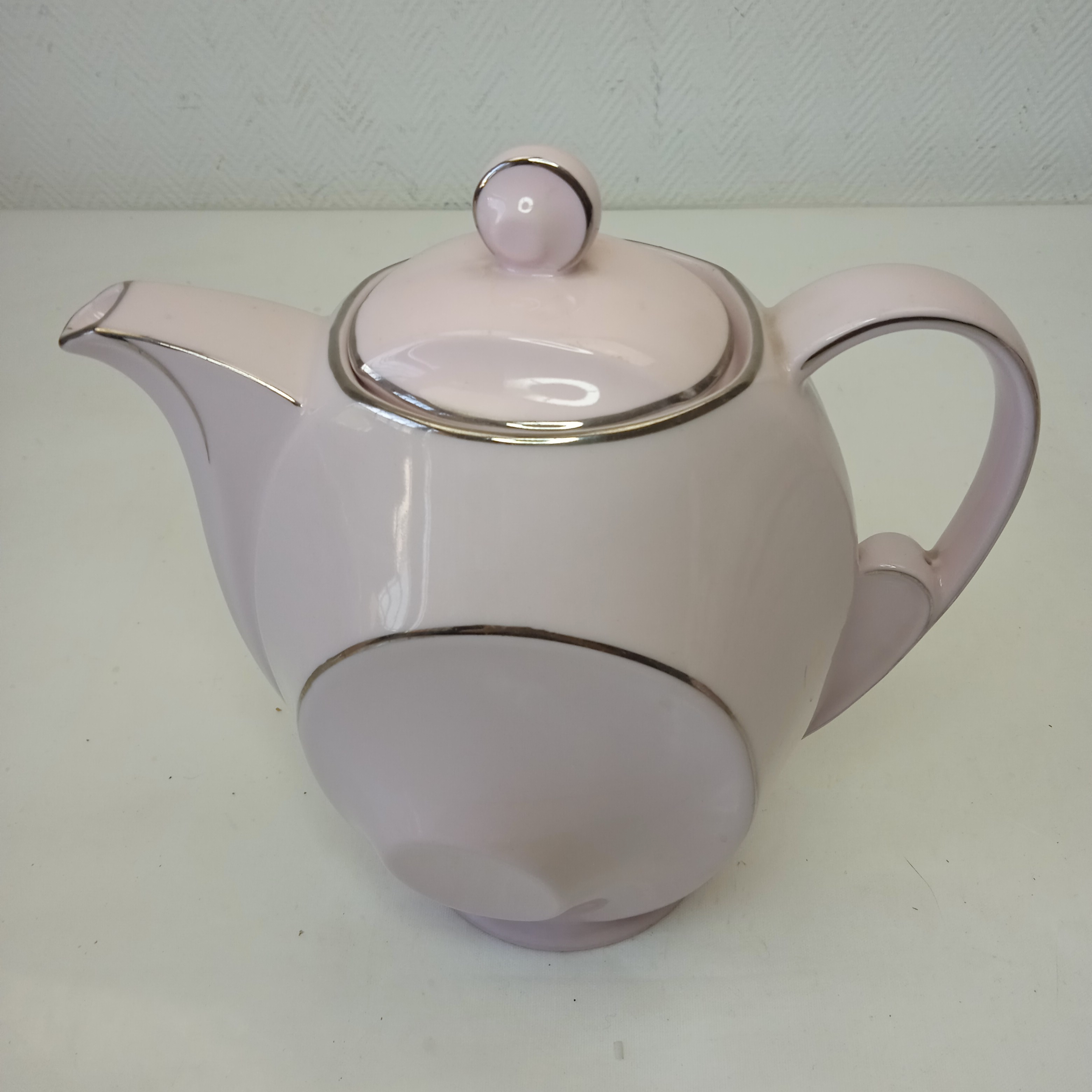 Voir photo 3 de Service à Café Tchécoslovaque en porcelaine, Cafetière, Sucrier, pot à lait Service à Café Tchécoslovaque en porcelaine, Cafetière, Sucrier, pot à lait reconditionné photo 3
