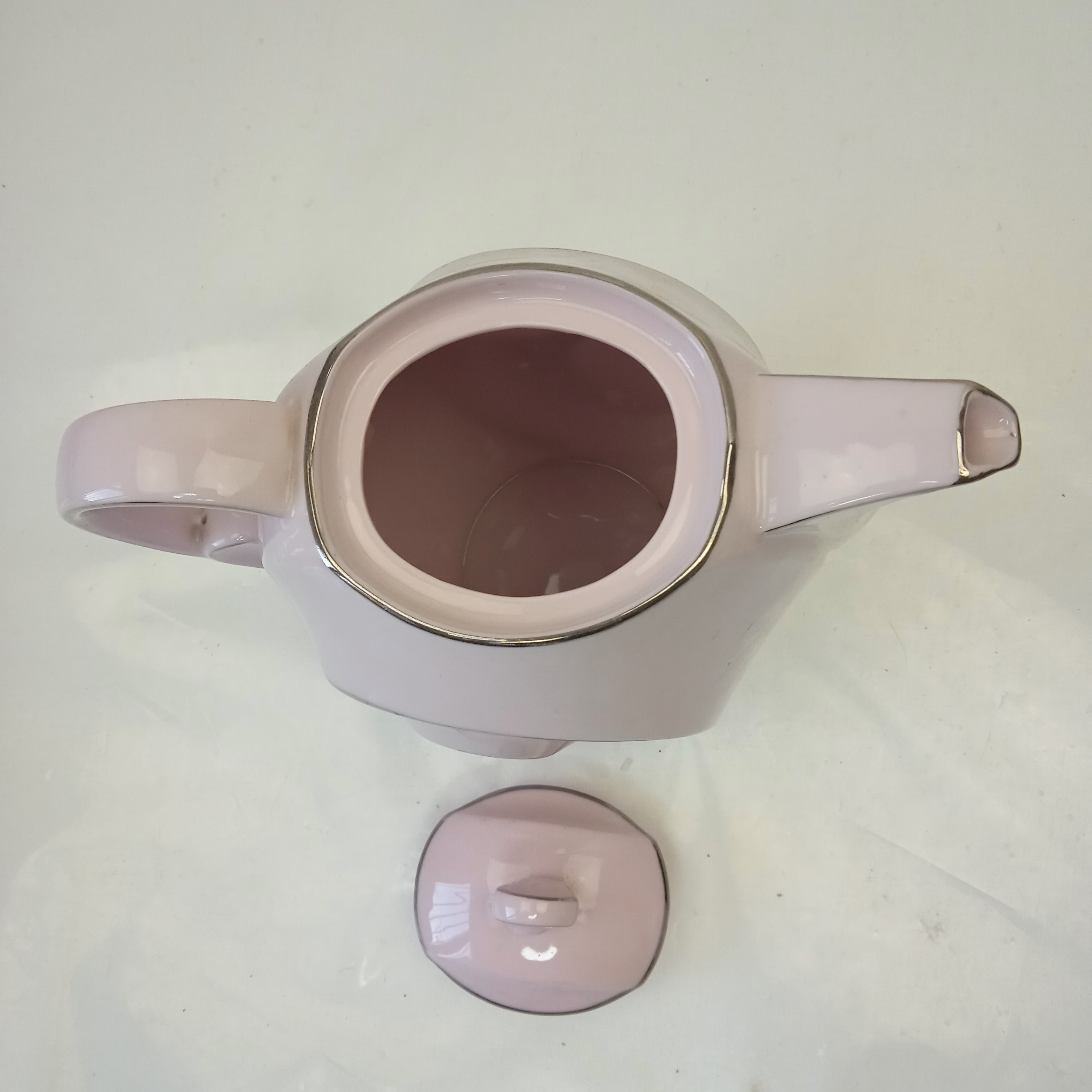 Voir photo 5 de Service à Café Tchécoslovaque en porcelaine, Cafetière, Sucrier, pot à lait Service à Café Tchécoslovaque en porcelaine, Cafetière, Sucrier, pot à lait reconditionné photo 5