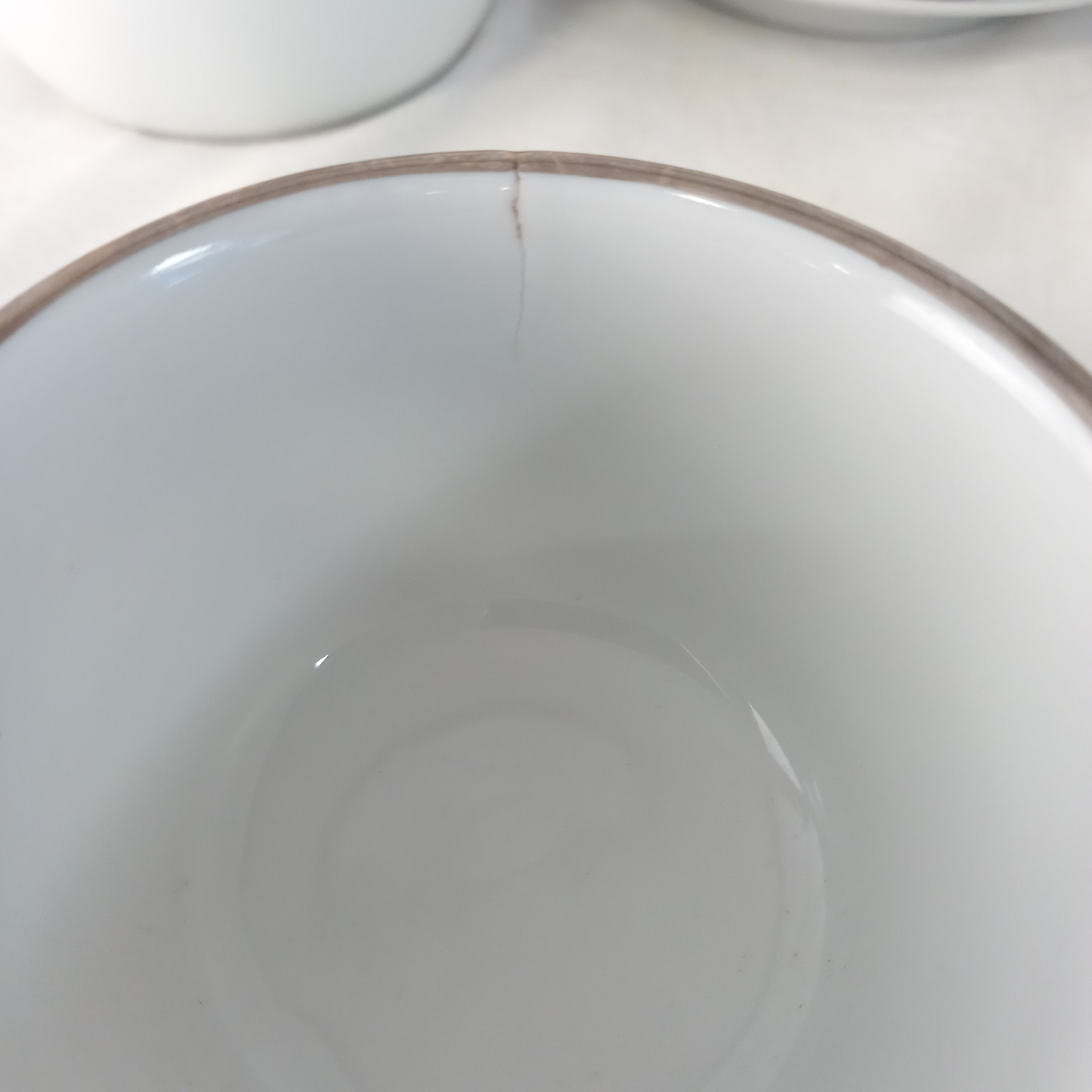 Voir photo 7 de Service à café vintage comprenant 4 tasses, 4 sous-tasses, un sucrier et 1 pot à lait, en porcelaine Pillivuyt Service à café vintage comprenant 4 tasses, 4 sous-tasses, un sucrier et 1 pot à lait, en porcelaine Pillivuyt Très bon état reconditionné photo 7