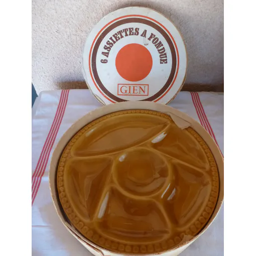 Acheter Service À Fondue En Porcelaine De Gien Bon état - 10,00 € Service À Fondue En Porcelaine De Gien Bon état reconditionné disponible sur Rakuten