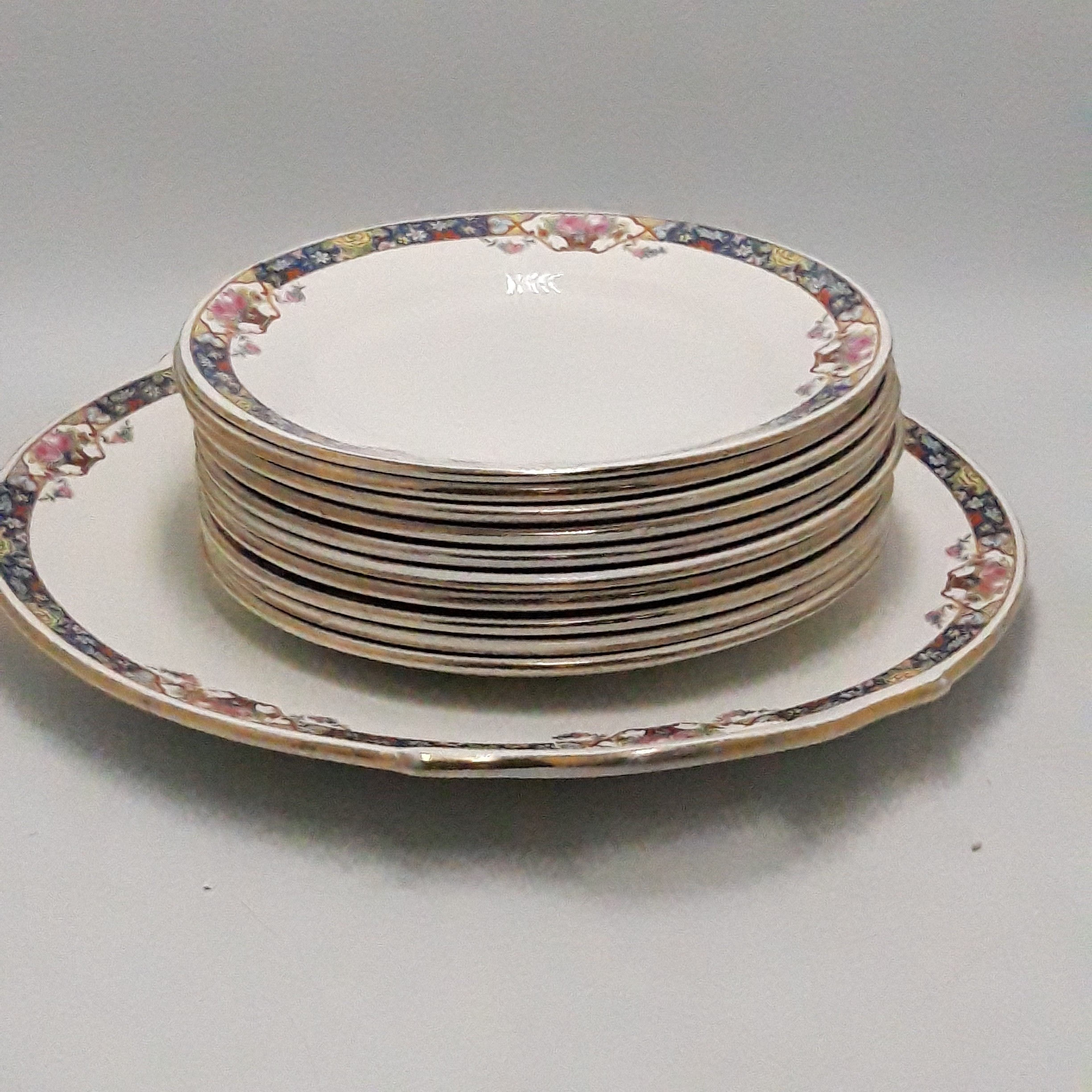 Voir photo 7 de Service à gateau ancien, plat + 10 assiettes Sarreguemines France Service à gateau ancien, plat + 10 assiettes Sarreguemines France Bon état reconditionné photo 7