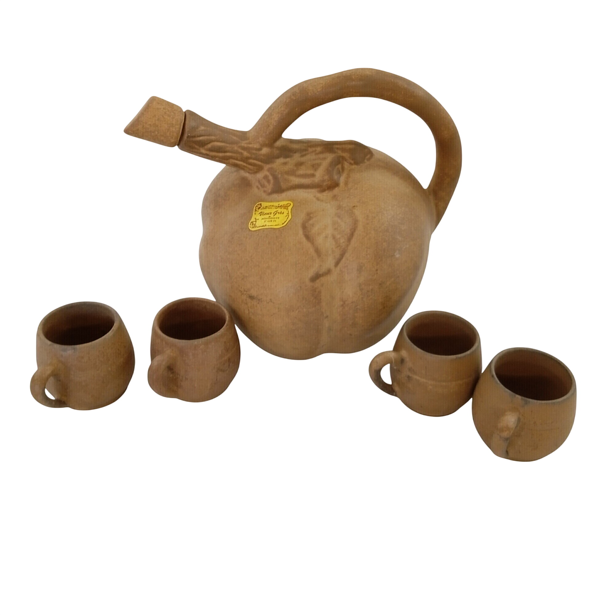 Service à liqueur en forme de pomme en Vieux Grès Très bon état - 15,40 € Service à liqueur en forme de pomme en Vieux Grès Très bon état reconditionné disponible sur Label Emmaüs