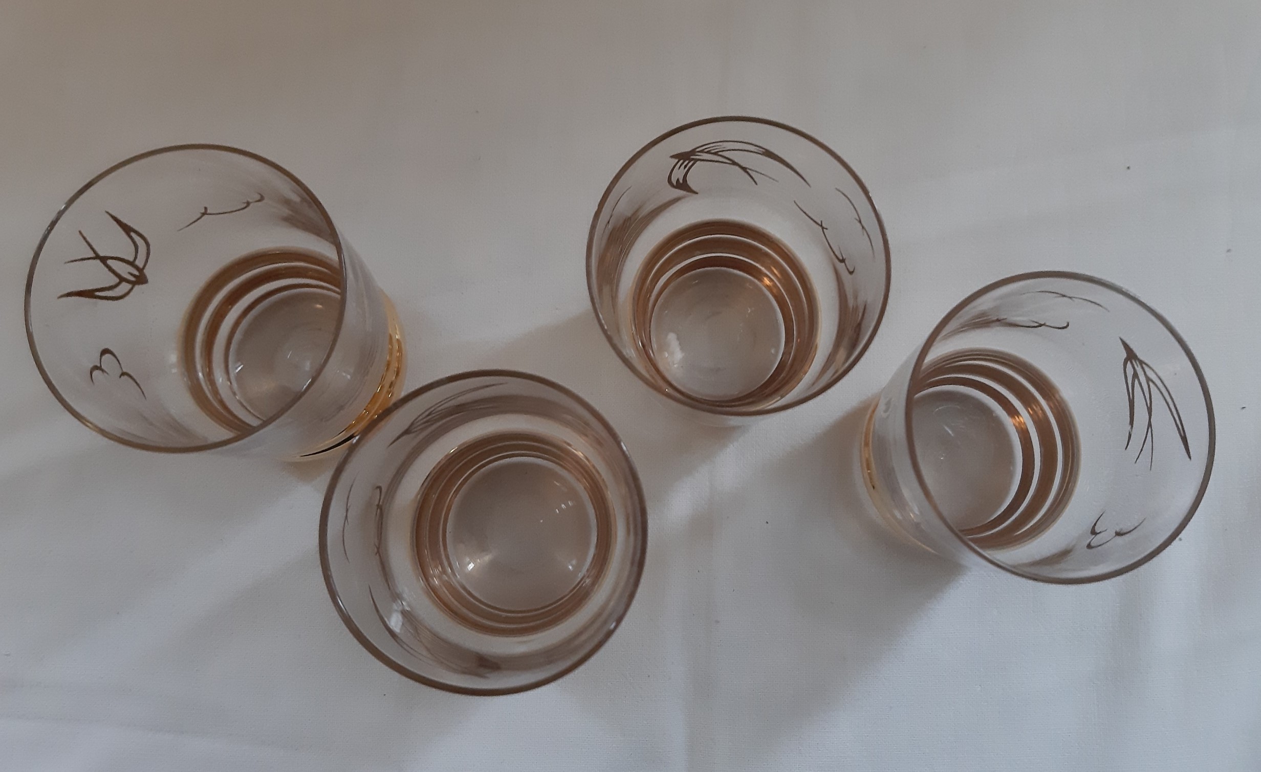 Voir photo 6 de Service à liqueur en verre avec liseré doré et oiseaux, numéroté 19, vintage Service à liqueur en verre avec liseré doré et oiseaux, numéroté 19, vintage Très bon état reconditionné photo 6