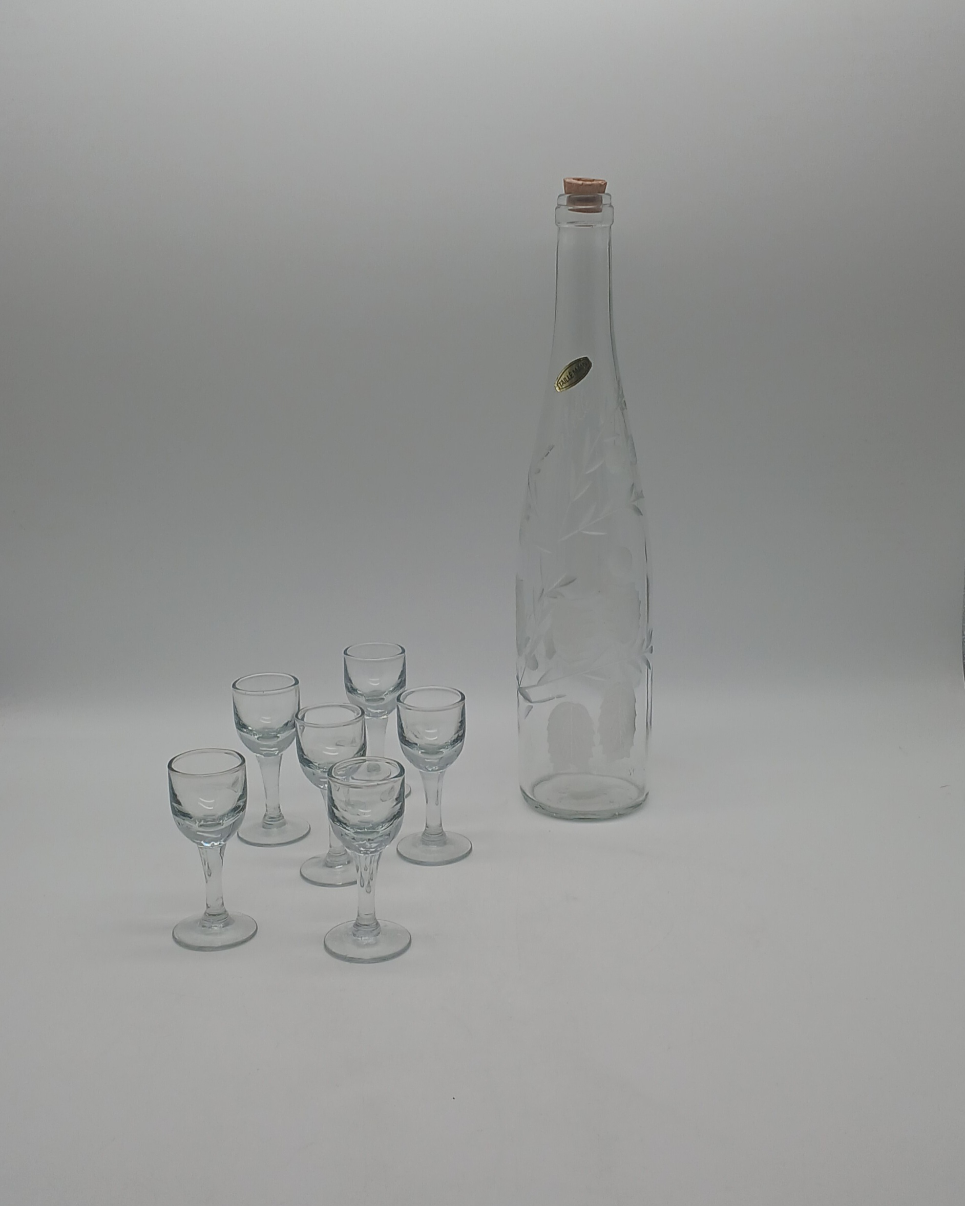 Voir photo 2 de Service à liqueur - Mirabelle - en verre taillé à la main - France Service à liqueur - Mirabelle - en verre taillé à la main - France Très bon état reconditionné photo 2