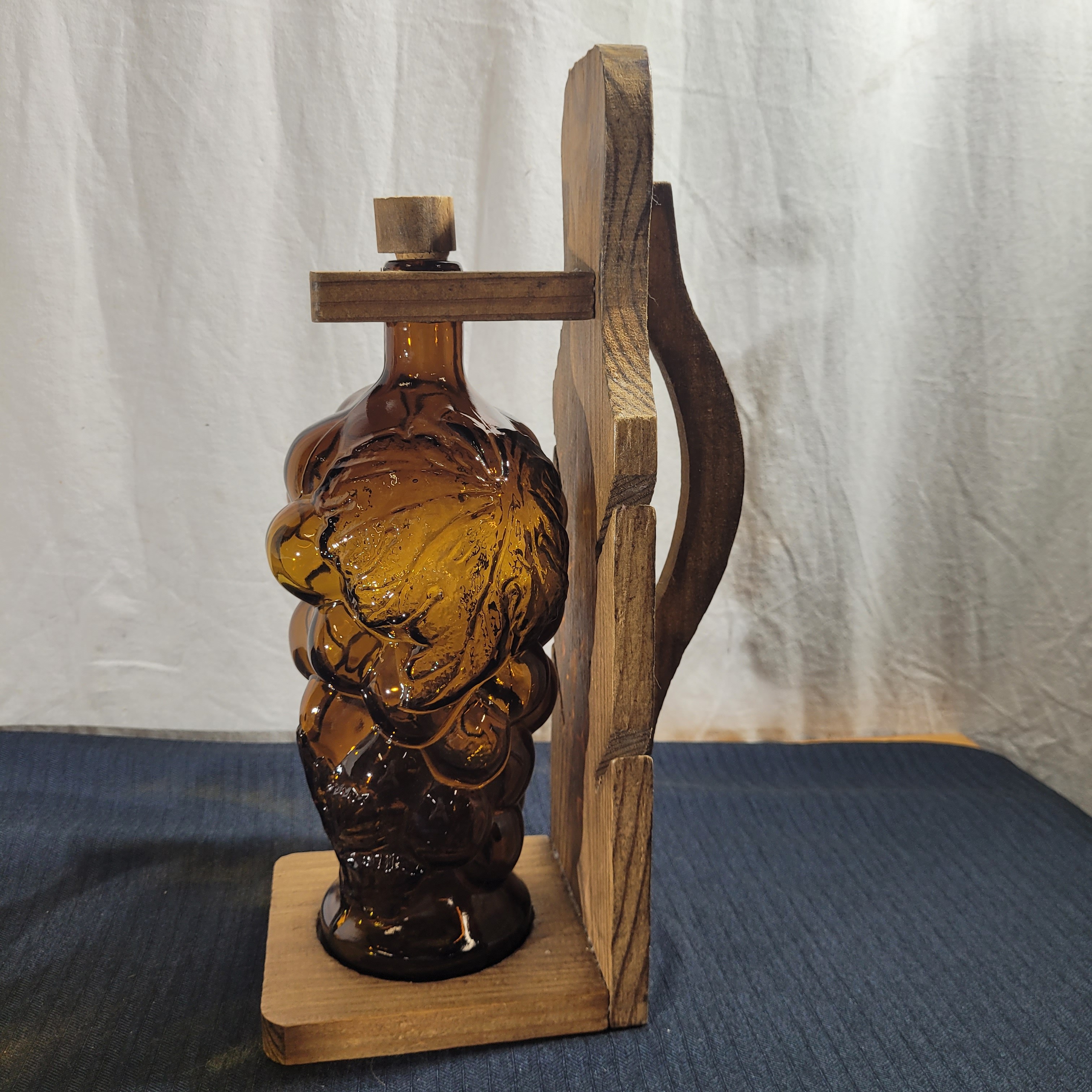Voir photo 2 de Service à liqueur vintage en verre ambré et bois Service à liqueur vintage en verre ambré et bois Très bon état reconditionné photo 2