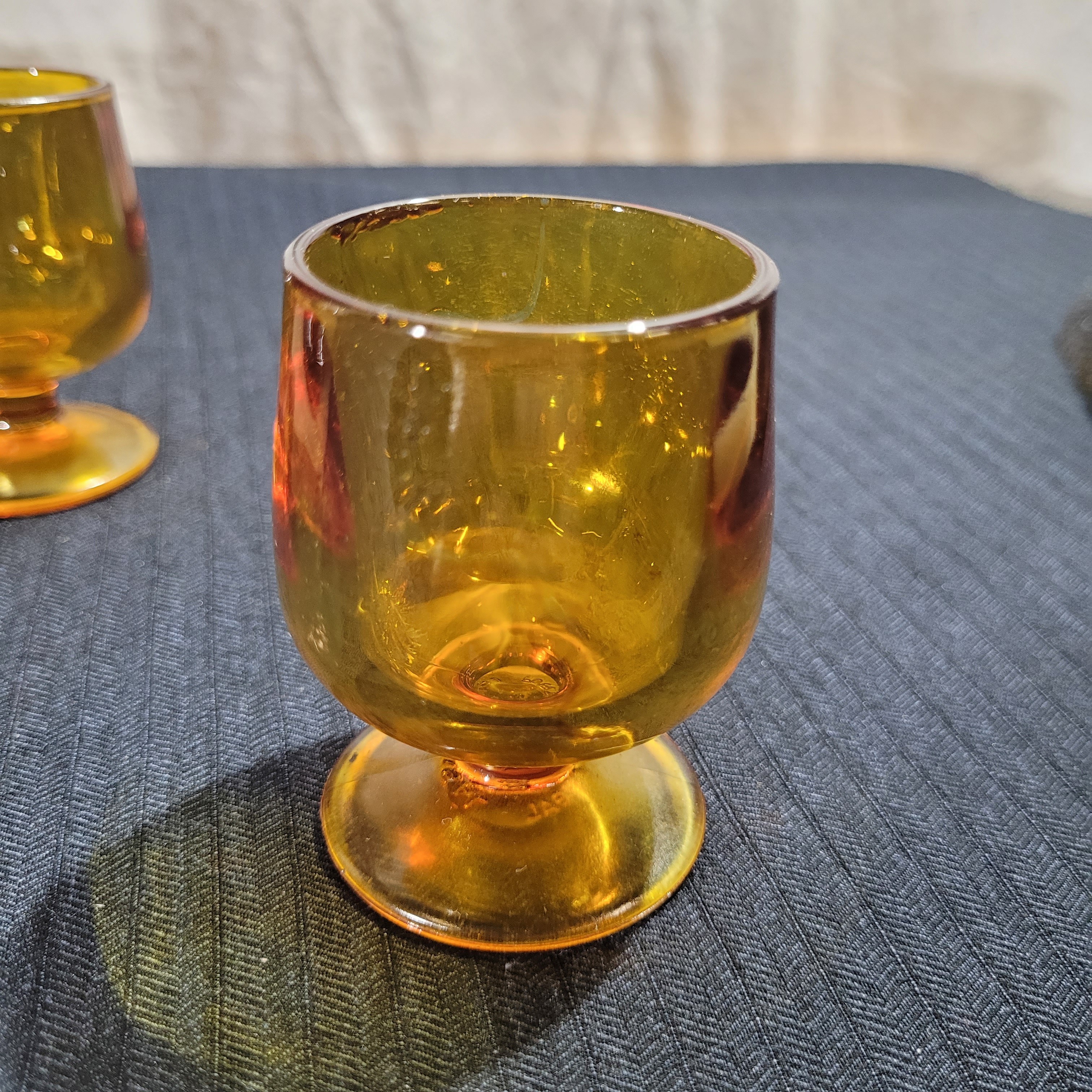 Voir photo 4 de Service à liqueur vintage en verre ambré et bois Service à liqueur vintage en verre ambré et bois Très bon état reconditionné photo 4
