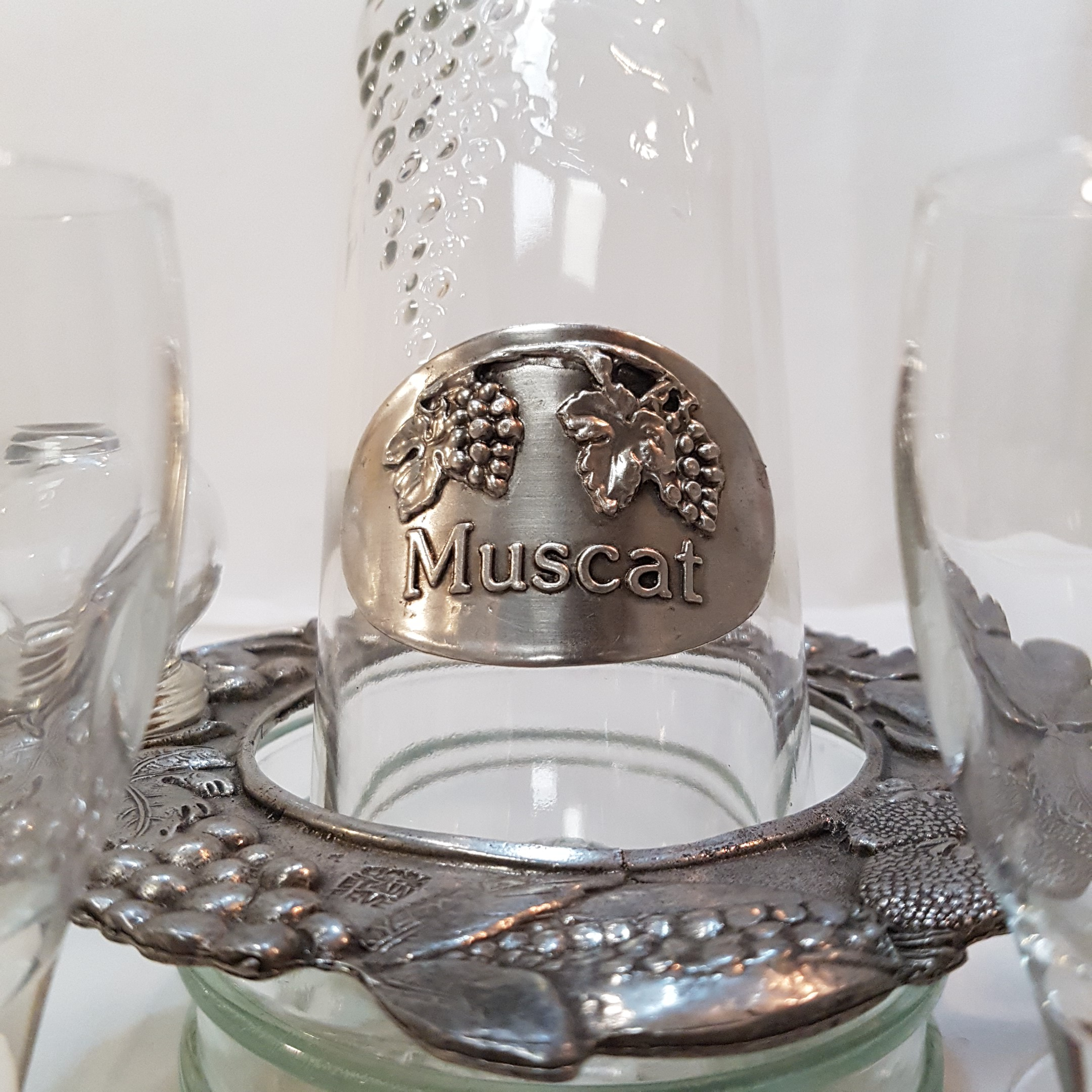 Voir photo 2 de Service à Muscat en verre et étain véritable Service à Muscat en verre et étain véritable Très bon état reconditionné photo 2