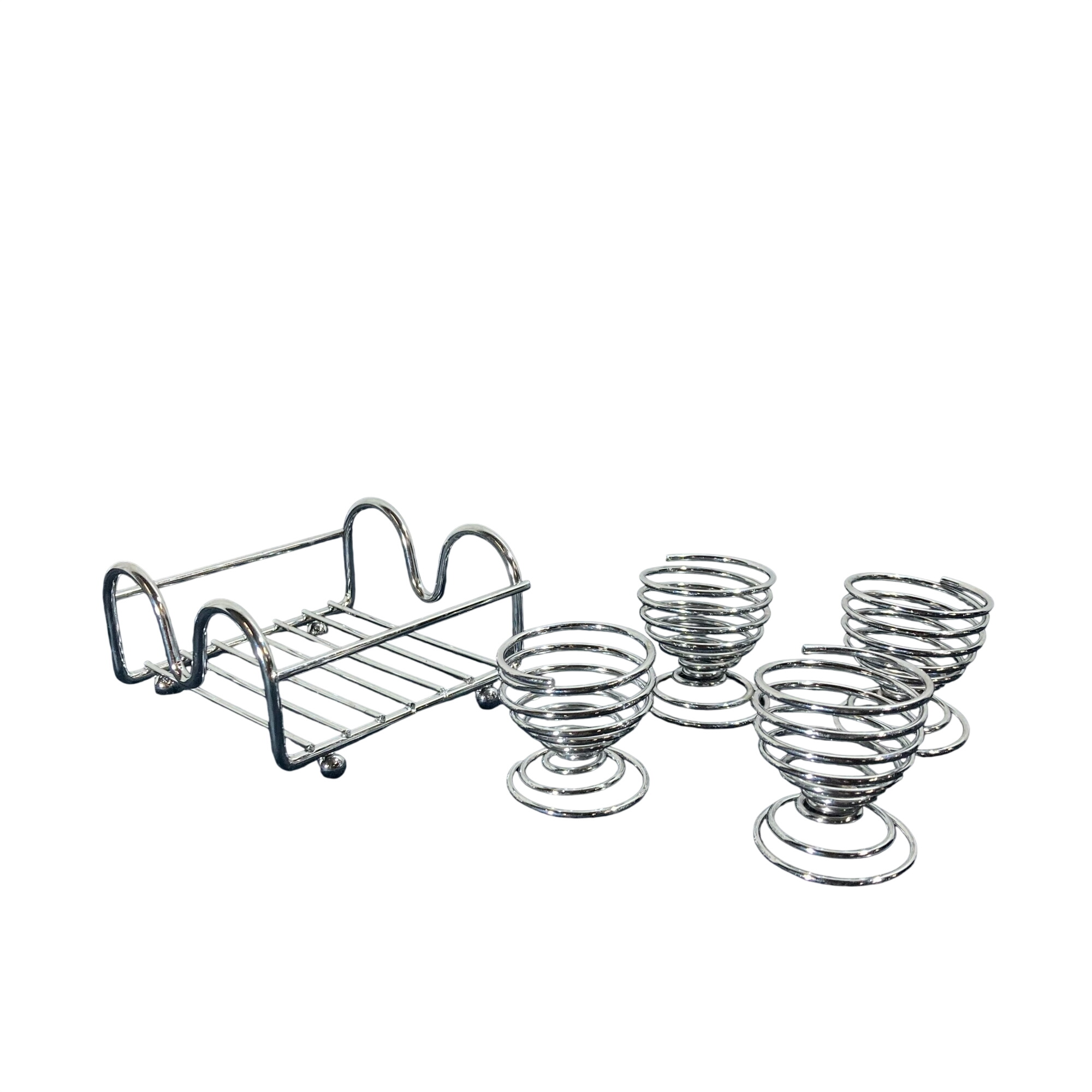 Service à petit-déjeuner vintage : 4 Coquetiers et Porte-toasts en Métal Argenté Très bon état - 15,00 € Service à petit-déjeuner vintage : 4 Coquetiers et Porte-toasts en Métal Argenté Très bon état reconditionné disponible sur Label Emmaüs