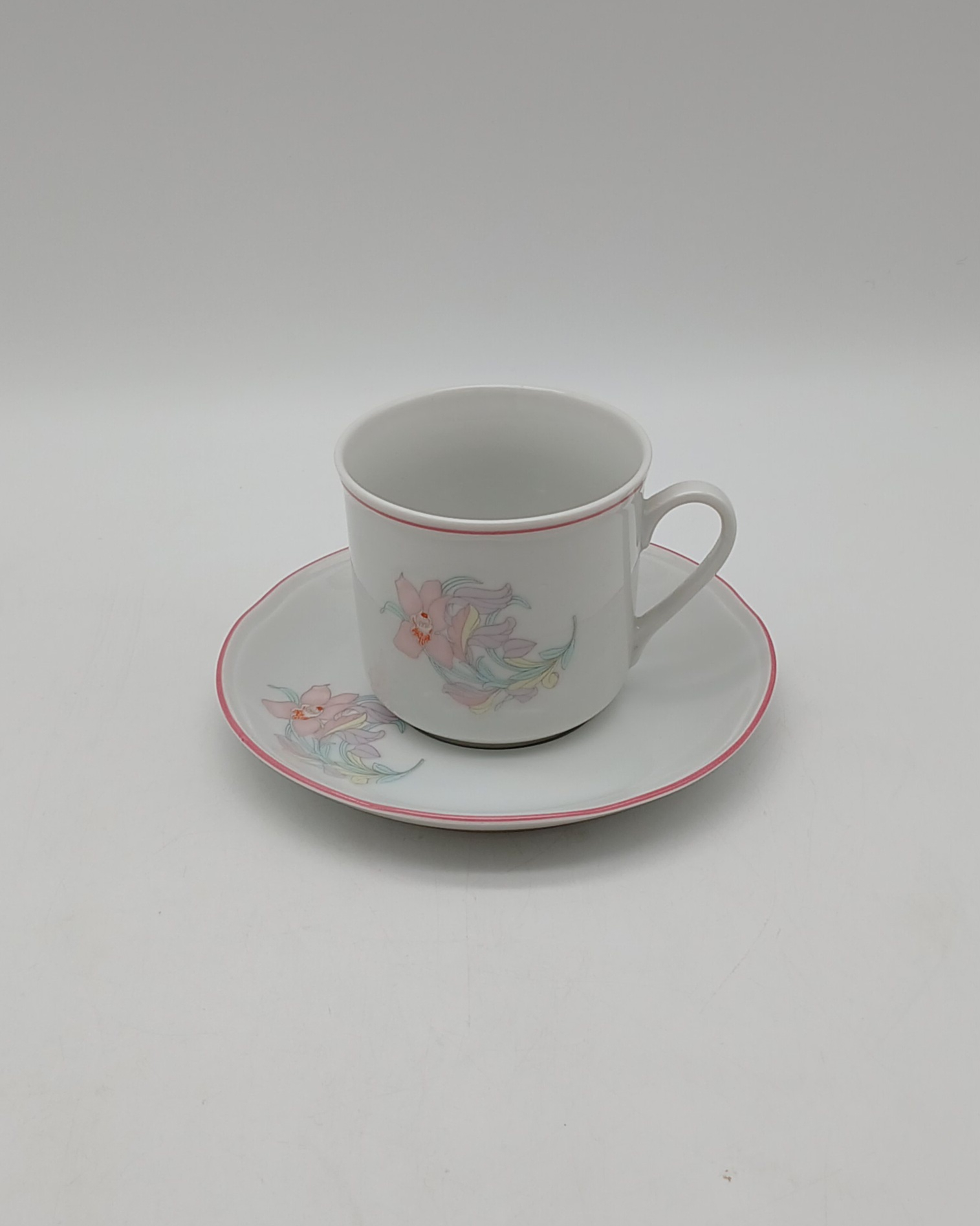 Voir photo 4 de Service à thé / café : 4 tasses et coupelles assorties avec support - Boris Kidric Service à thé / café : 4 tasses et coupelles assorties avec support - Boris Kidric Très bon état reconditionné photo 4
