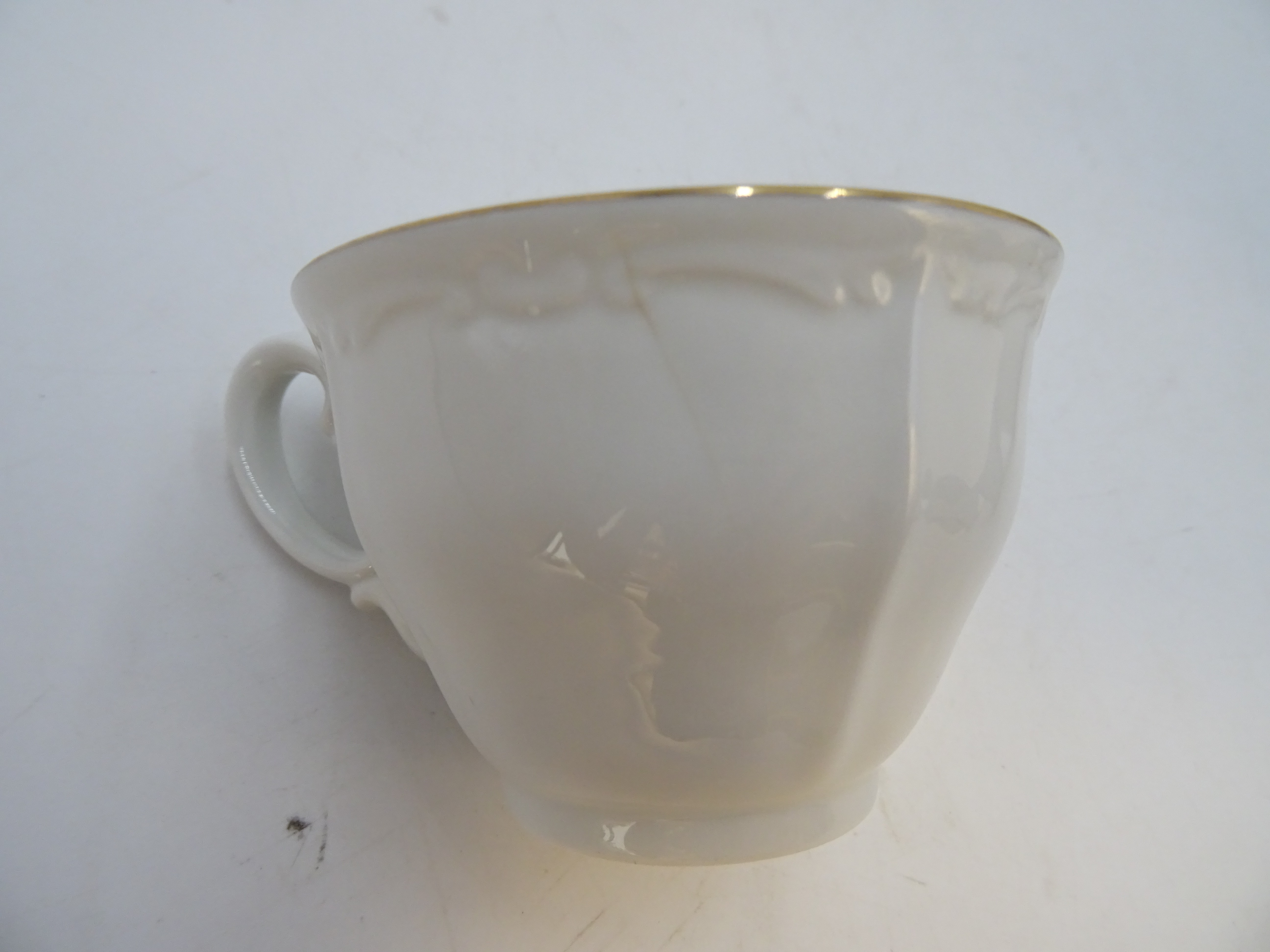 Voir photo 12 de Service à thé en porcelaine de Blois comprenant théière, pot à sucre et 9 tasses Service à thé en porcelaine de Blois comprenant théière, pot à sucre et 9 tasses Bon état reconditionné photo 12