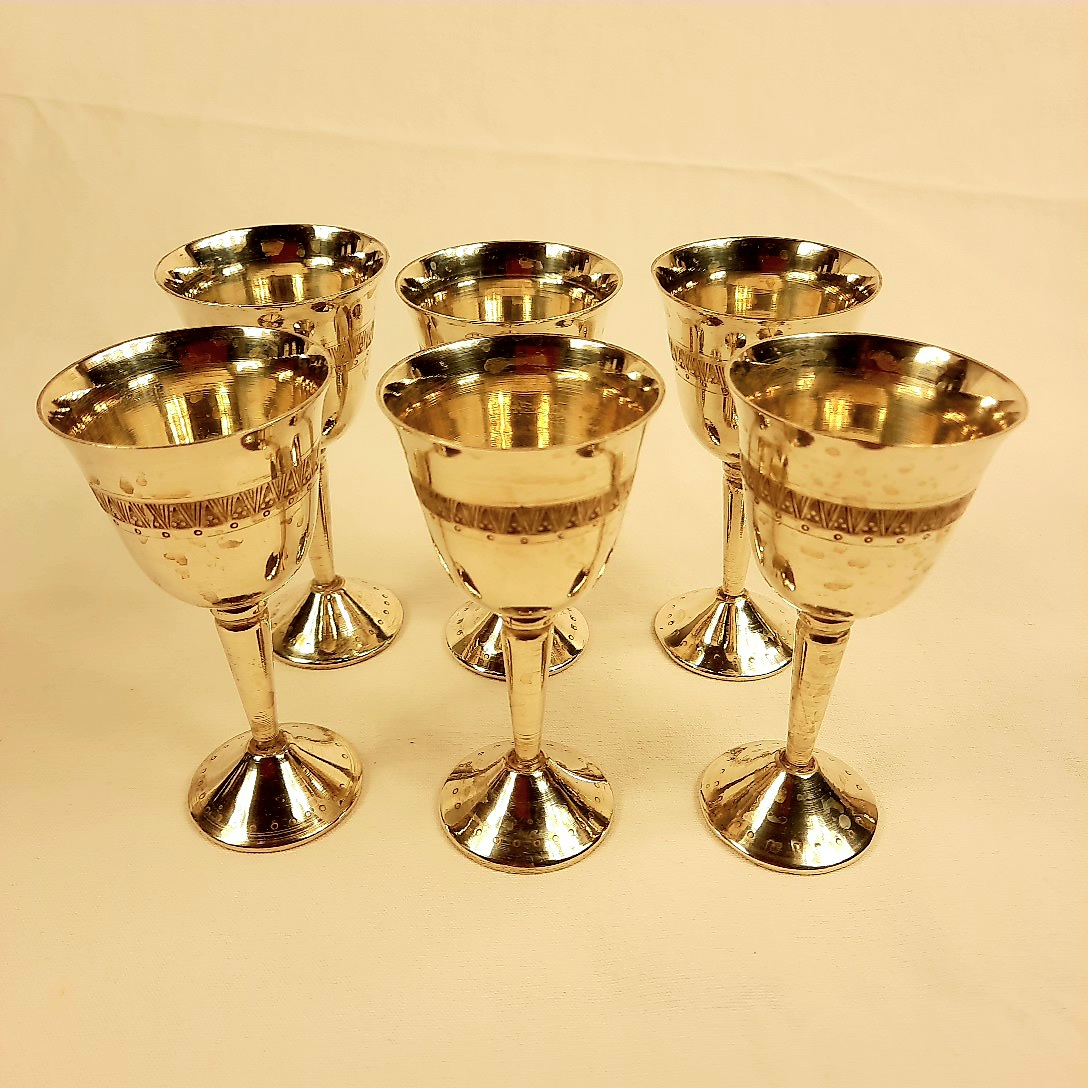 Voir photo 4 de Service à thé marocain sur pied en bois sculpté et vaisselle en métal argenté Service à thé marocain sur pied en bois sculpté et vaisselle en métal argenté Très bon état reconditionné photo 4