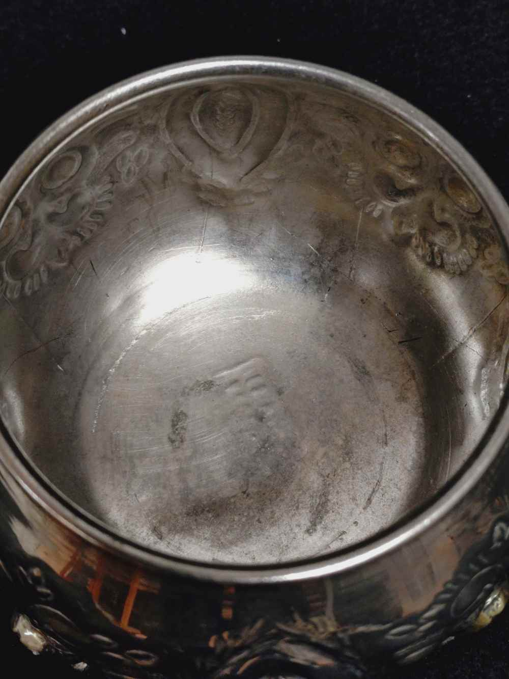 Voir photo 20 de Service à thé marocain, table à pied, 6 verres à thé, théière et sucrier en métal argenté. Service à thé marocain, table à pied, 6 verres à thé, théière et sucrier en métal argenté. Bon état reconditionné photo 20