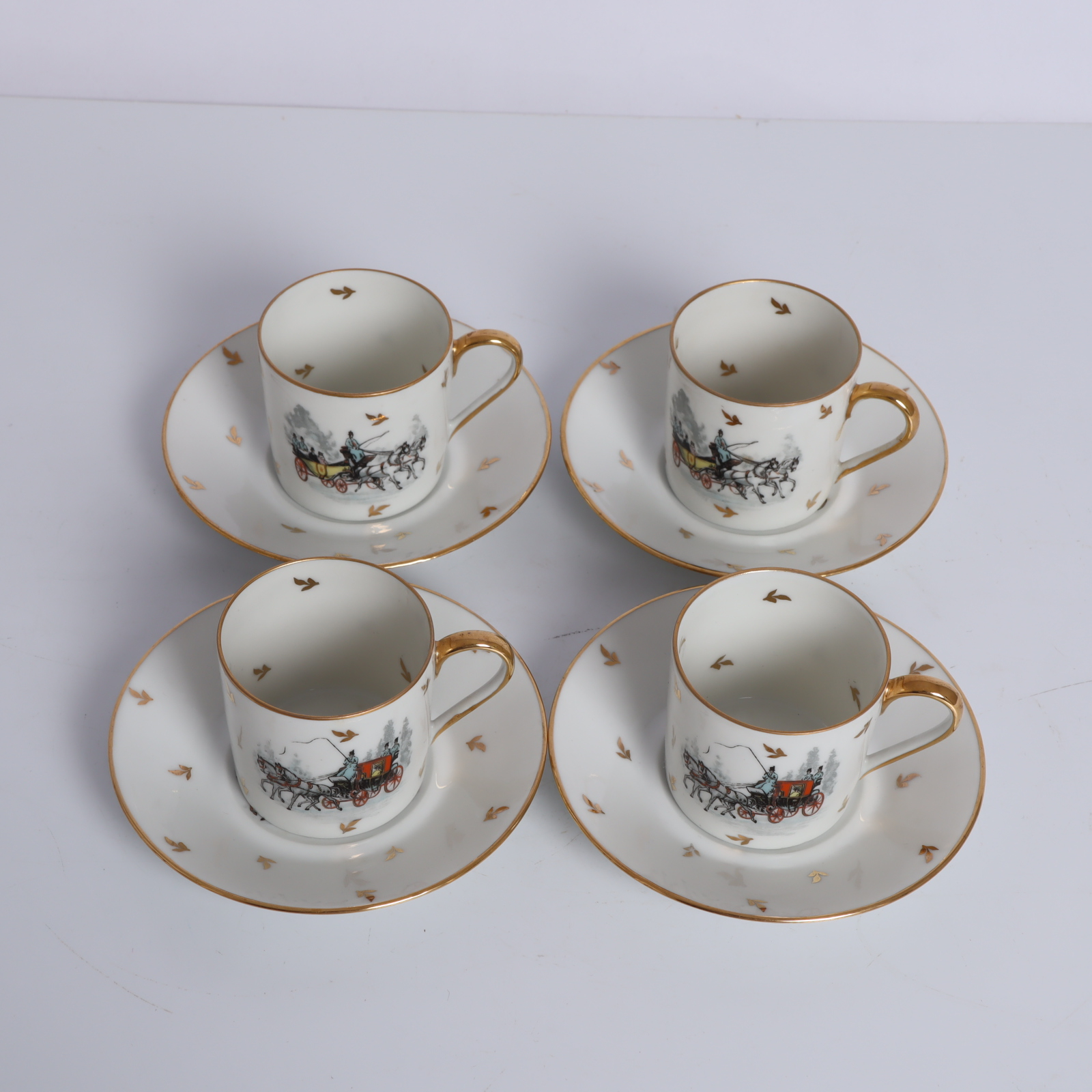 Voir photo 2 de Service à thé ou café - 4 tasses litron et 4 soucoupes - Porcelaine de Limoges Service à thé ou café - 4 tasses litron et 4 soucoupes - Porcelaine de Limoges Très bon état reconditionné photo 2