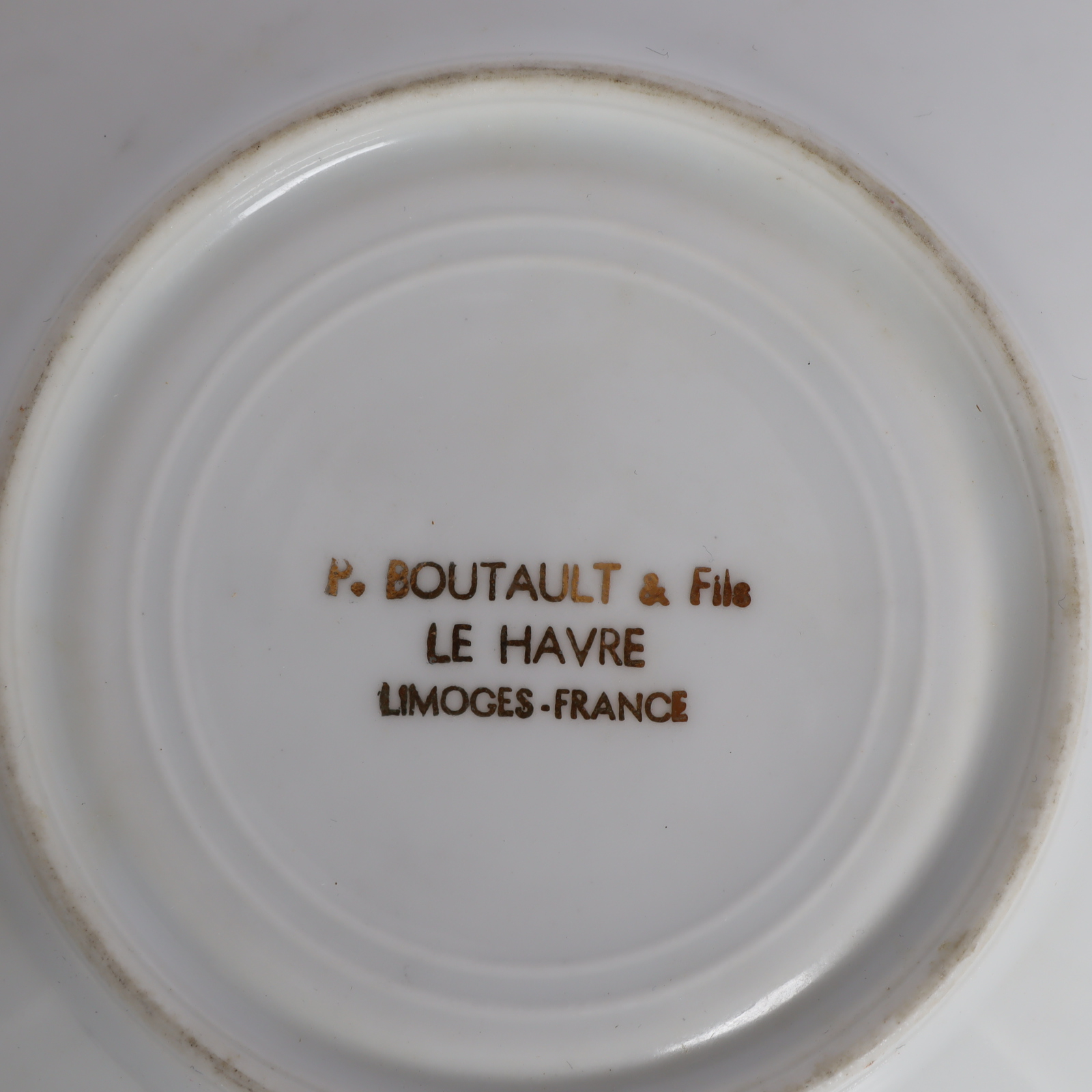 Voir photo 6 de Service à thé ou café - 4 tasses litron et 4 soucoupes - Porcelaine de Limoges Service à thé ou café - 4 tasses litron et 4 soucoupes - Porcelaine de Limoges Très bon état reconditionné photo 6