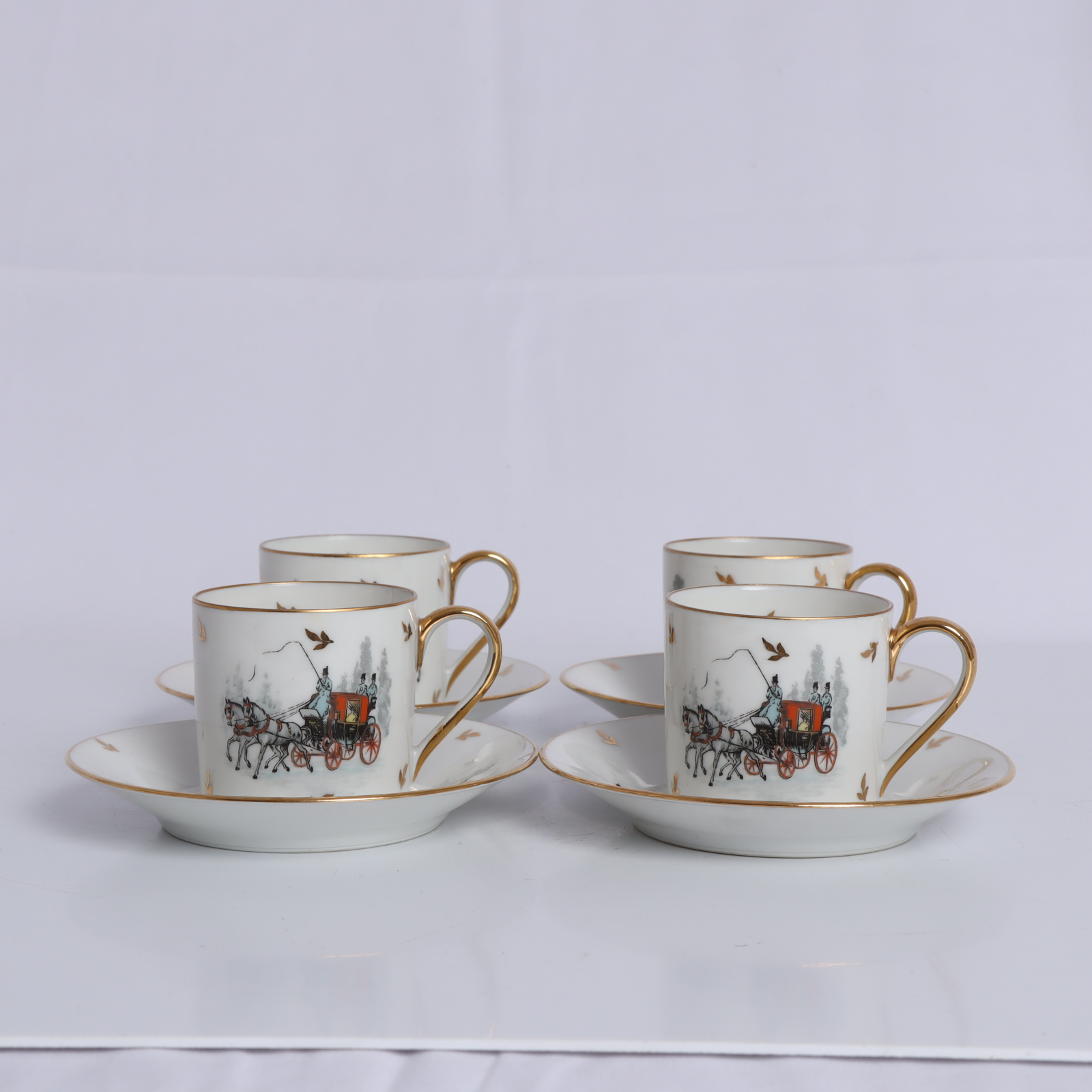 Voir photo 8 de Service à thé ou café - 4 tasses litron et 4 soucoupes - Porcelaine de Limoges Service à thé ou café - 4 tasses litron et 4 soucoupes - Porcelaine de Limoges Très bon état reconditionné photo 8
