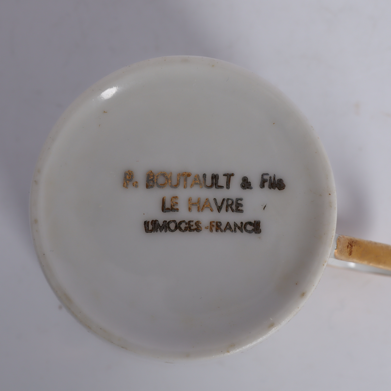 Voir photo 9 de Service à thé ou café - 4 tasses litron et 4 soucoupes - Porcelaine de Limoges Service à thé ou café - 4 tasses litron et 4 soucoupes - Porcelaine de Limoges Très bon état reconditionné photo 9
