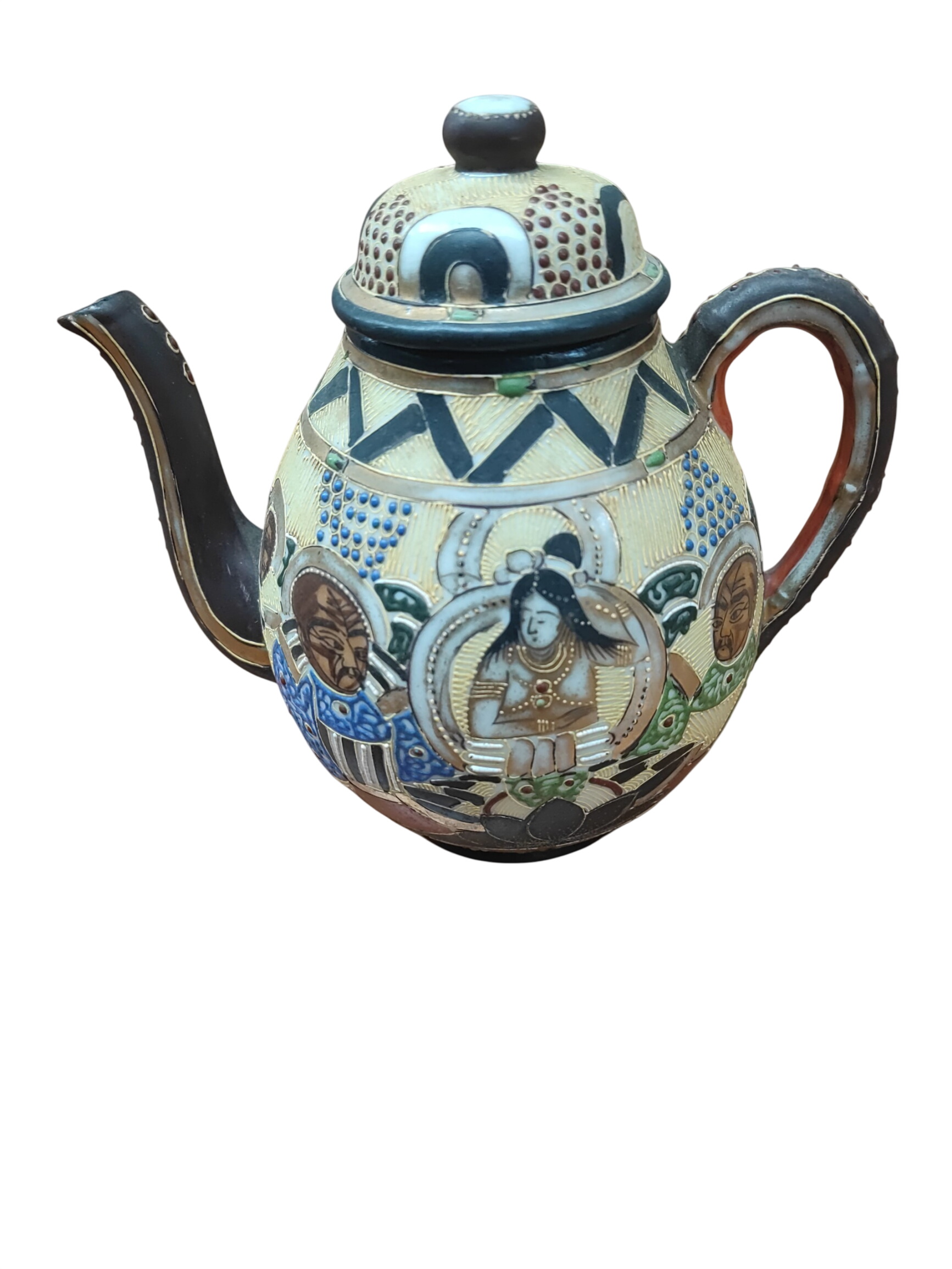 Acheter Service à thé Satsuma en fine porcelaine Japonaise avec décor de personnages réhaussé à la dorure, Comprenant une théière, un sucrier, trois tasses et trois coupelles. Parfait état - 70,00 € Service à thé Satsuma en fine porcelaine Japonaise avec décor de personnages réhaussé à la dorure, Comprenant une théière, un sucrier, trois tasses et trois coupelles. Parfait état reconditionné disponible sur Label Emmaüs