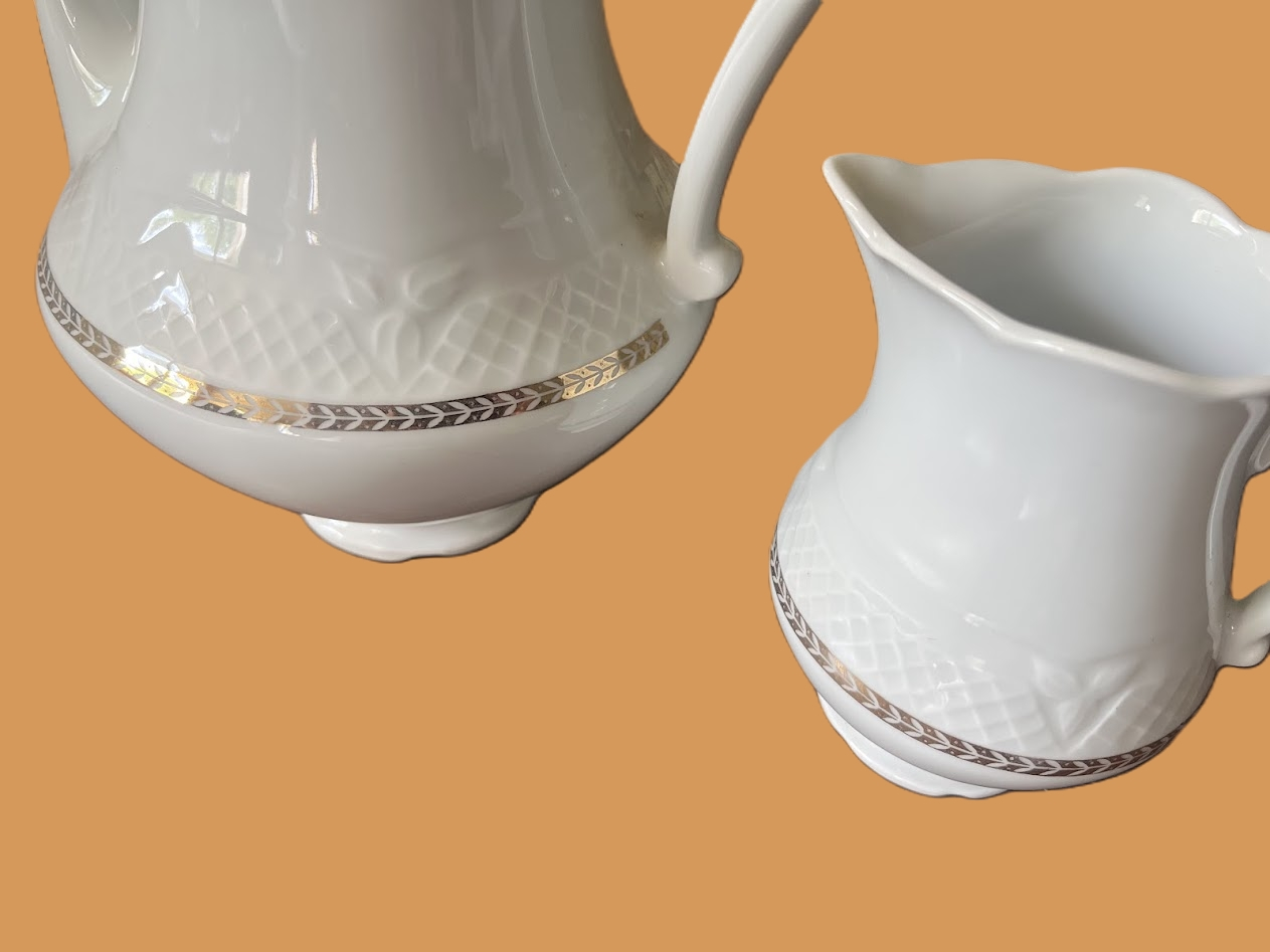 Voir photo 9 de Service à thé, théière, sucrier et pot à lait, porcelaine, création P. Deshoulières Service à thé, théière, sucrier et pot à lait, porcelaine, création P. Deshoulières reconditionné photo 9