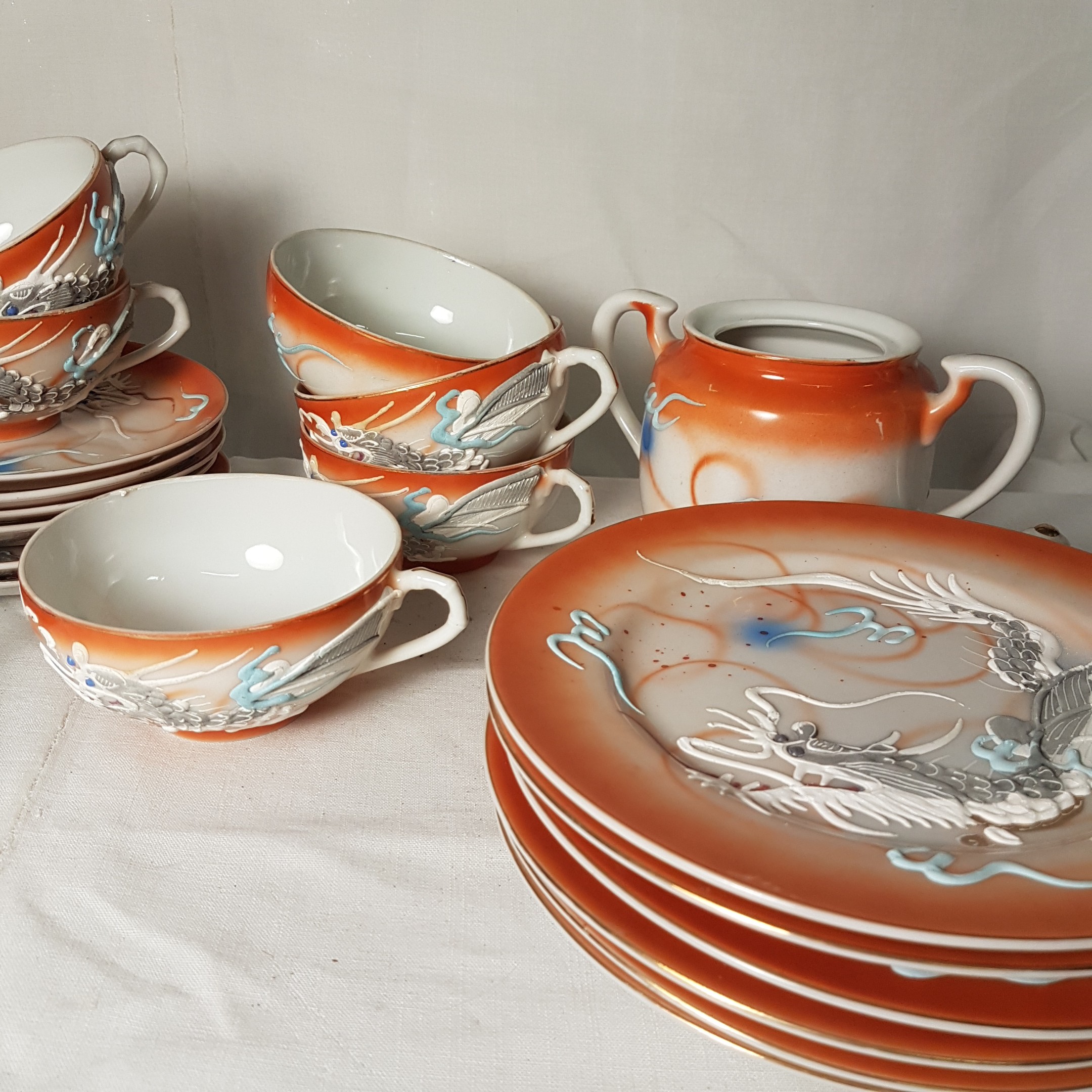 Voir photo 2 de Service à thé vintage japonais Dragonware 6 tasses en porcelaine Service à thé vintage japonais Dragonware 6 tasses en porcelaine reconditionné photo 2