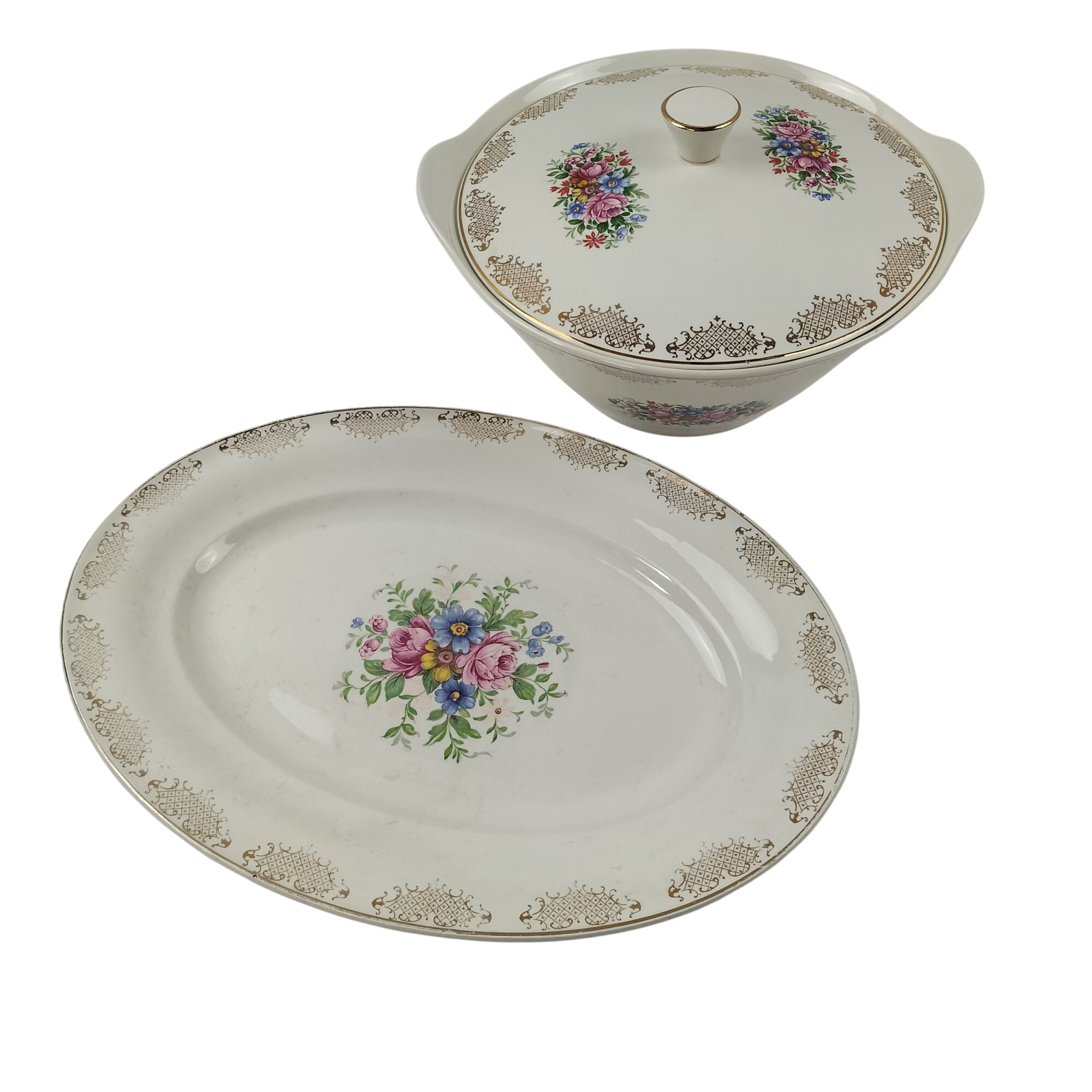 Acheter Service Ancien Céranord – Plat & soupière fleuris État correct - 11,00 € Service Ancien Céranord – Plat & soupière fleuris État correct reconditionné disponible sur Label Emmaüs