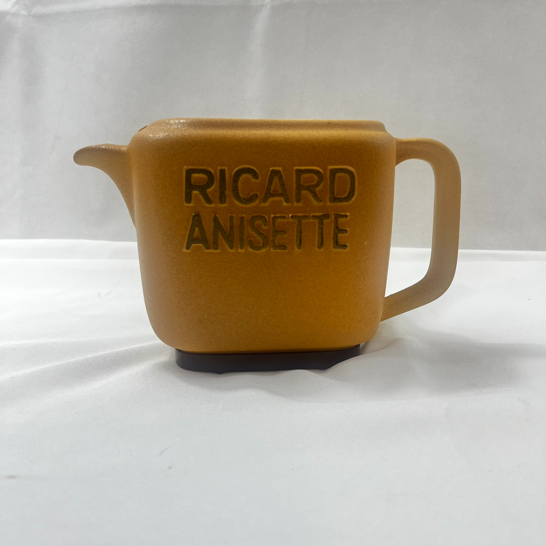 Voir photo 2 de Service apéritif Ricard 1 pichet en gré, 4 verres et 1 cendrier offert Service apéritif Ricard 1 pichet en gré, 4 verres et 1 cendrier offert Très bon état reconditionné photo 2
