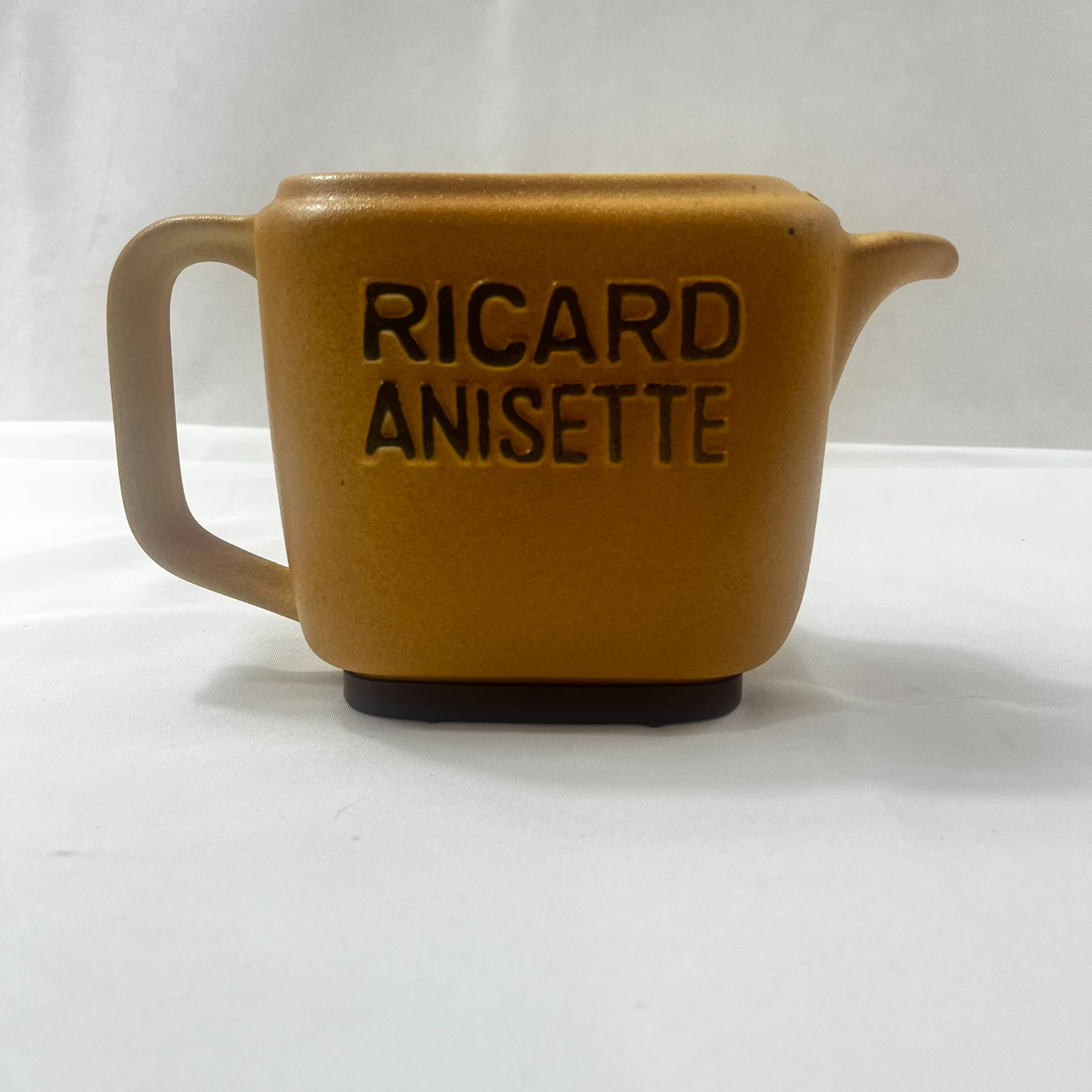 Voir photo 4 de Service apéritif Ricard 1 pichet en gré, 4 verres et 1 cendrier offert Service apéritif Ricard 1 pichet en gré, 4 verres et 1 cendrier offert Très bon état reconditionné photo 4