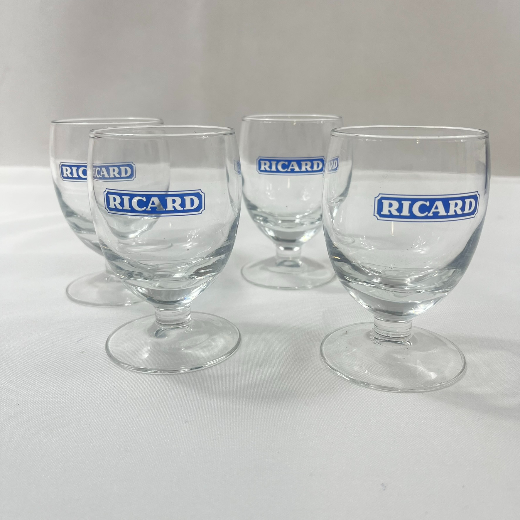Voir photo 5 de Service apéritif Ricard 1 pichet en gré, 4 verres et 1 cendrier offert Service apéritif Ricard 1 pichet en gré, 4 verres et 1 cendrier offert Très bon état reconditionné photo 5