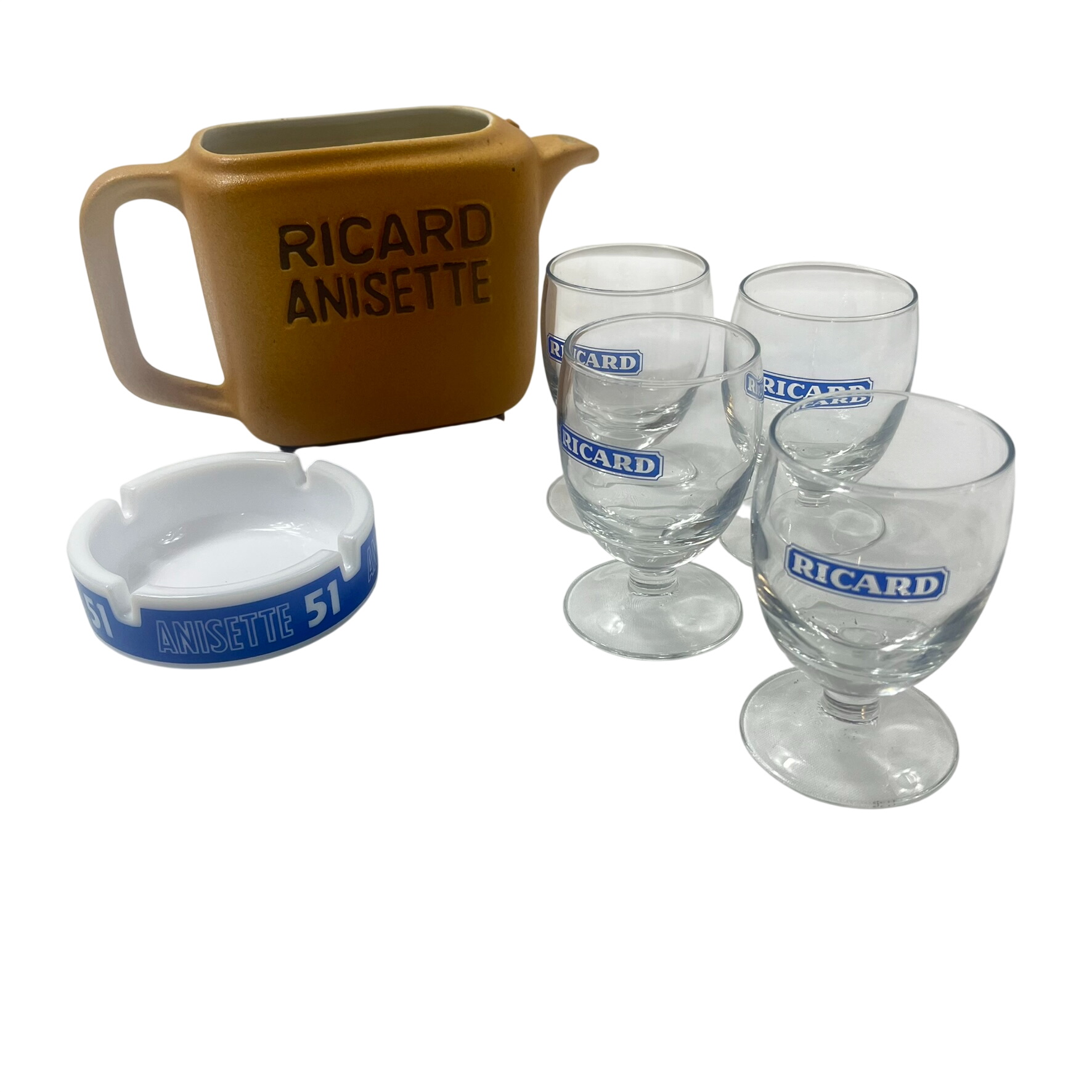Service apéritif Ricard 1 pichet en gré, 4 verres et 1 cendrier offert Très bon état - 31,00 € Service apéritif Ricard 1 pichet en gré, 4 verres et 1 cendrier offert Très bon état reconditionné disponible sur Label Emmaüs