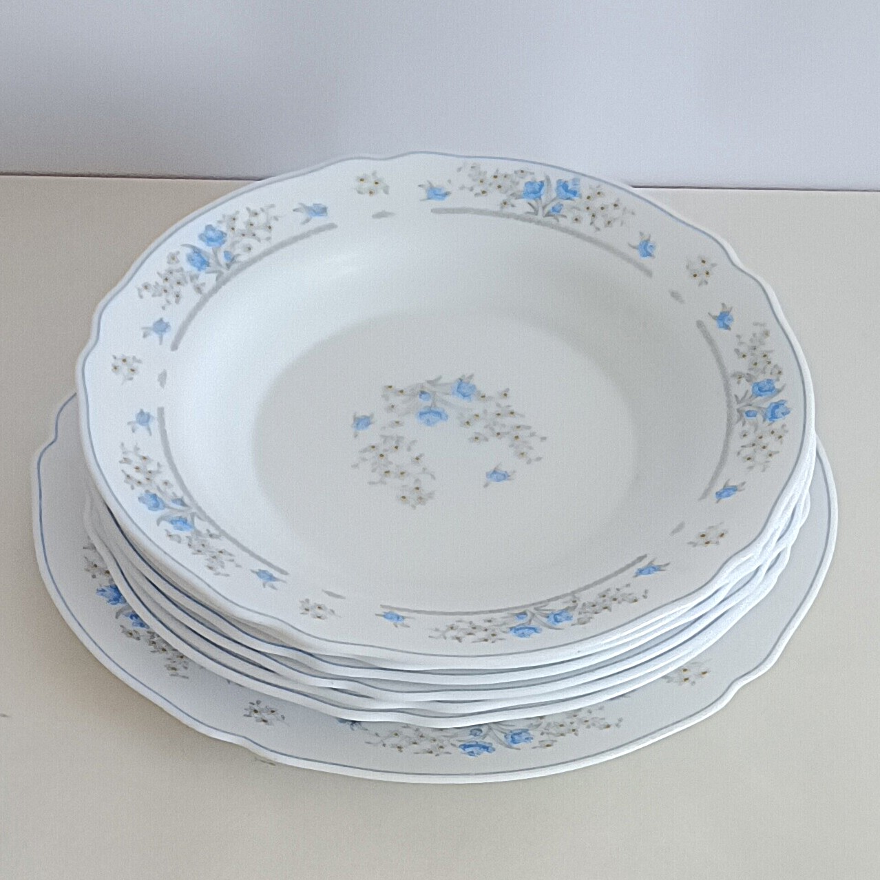 Voir photo 5 de Service Arcopal France décor floral bleu – 6 assiettes creuses et un plat Service Arcopal France décor floral bleu – 6 assiettes creuses et un plat Bon état reconditionné photo 5