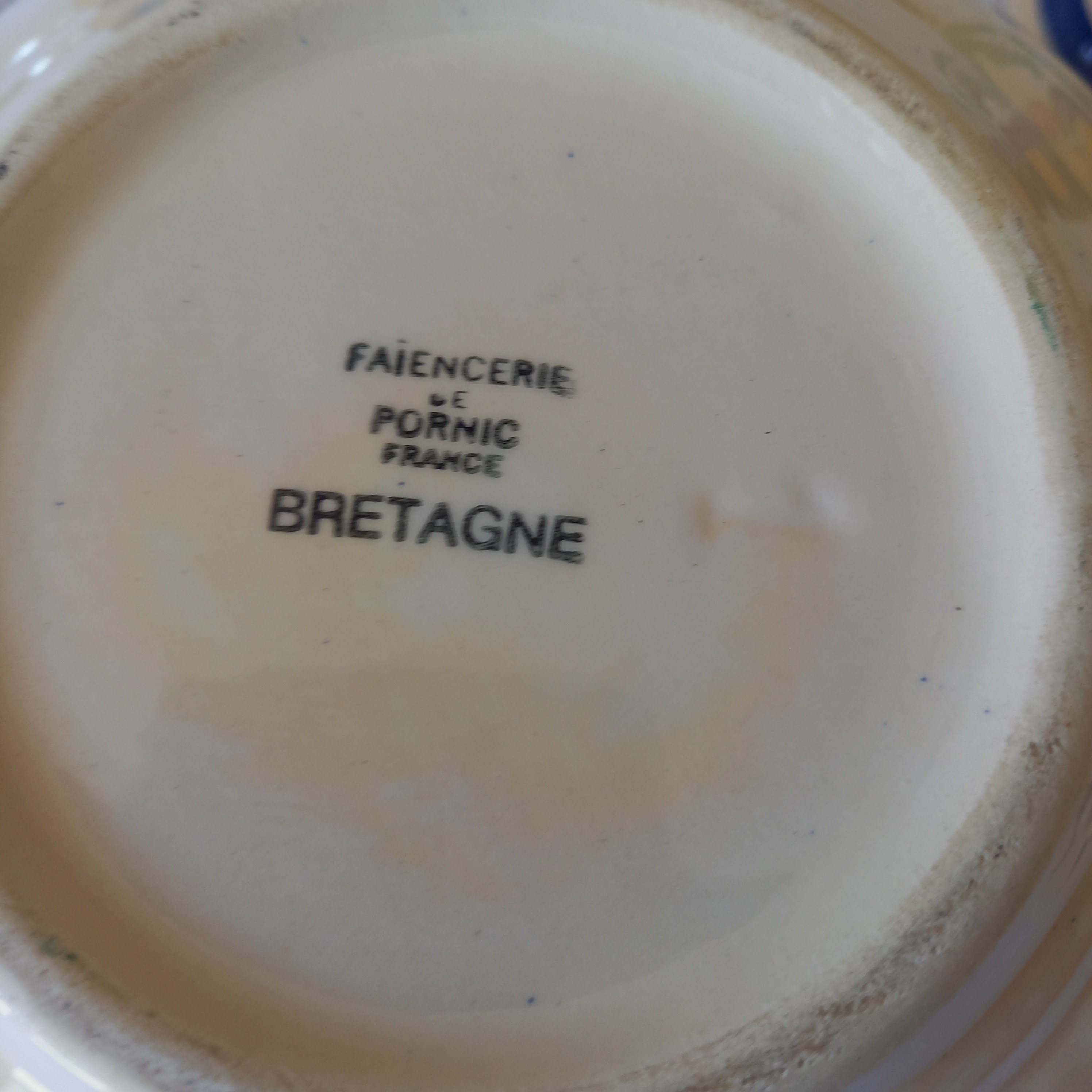 Voir photo 14 de SERVICE BRETON VINTAGE, Faïence régionale, comprenant 5 tasses et 1cafétière. SERVICE BRETON VINTAGE, Faïence régionale, comprenant 5 tasses et 1cafétière. Très bon état reconditionné photo 14