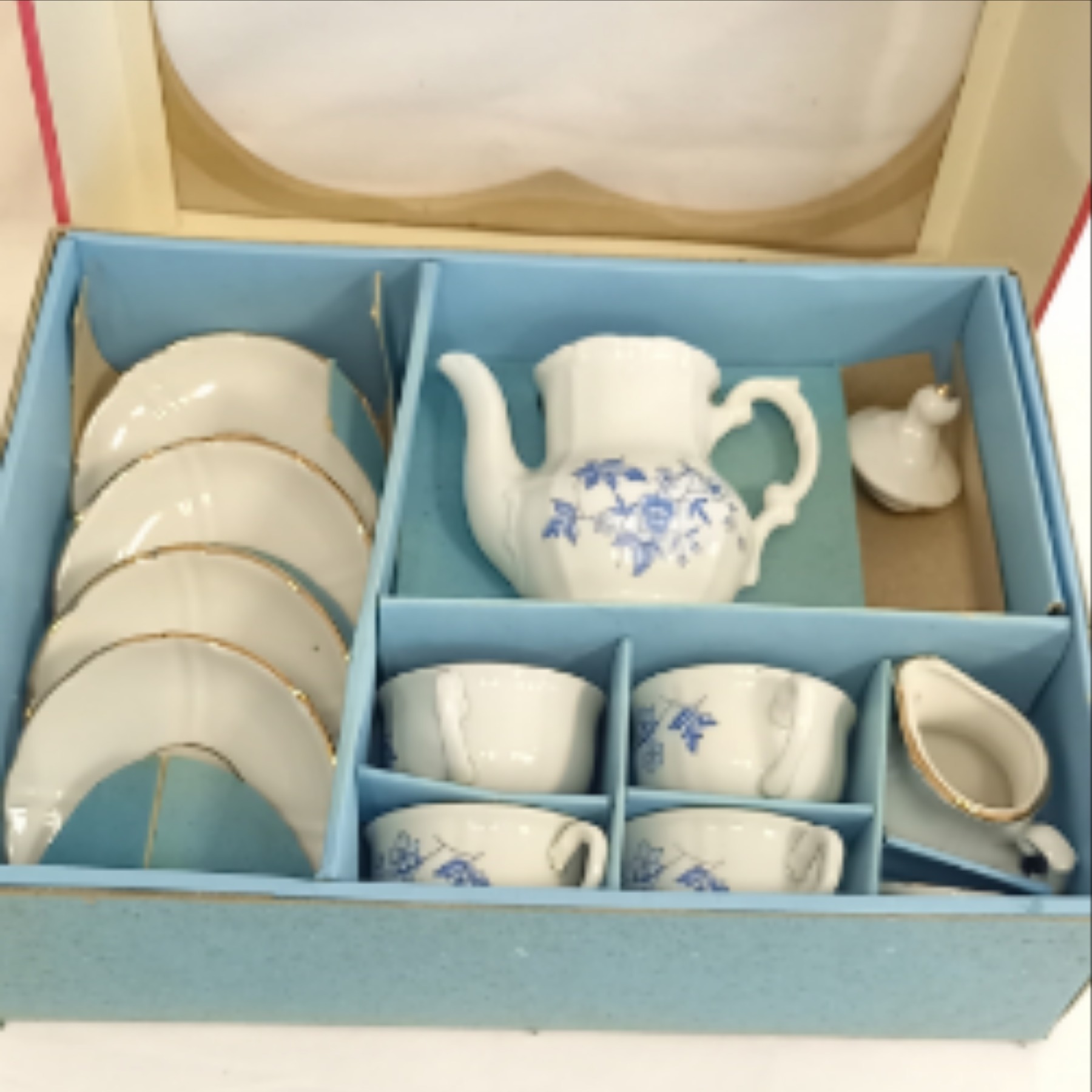 Voir photo 3 de Service café Poupée en porcelaine. Service café Poupée en porcelaine. Bon état reconditionné photo 3