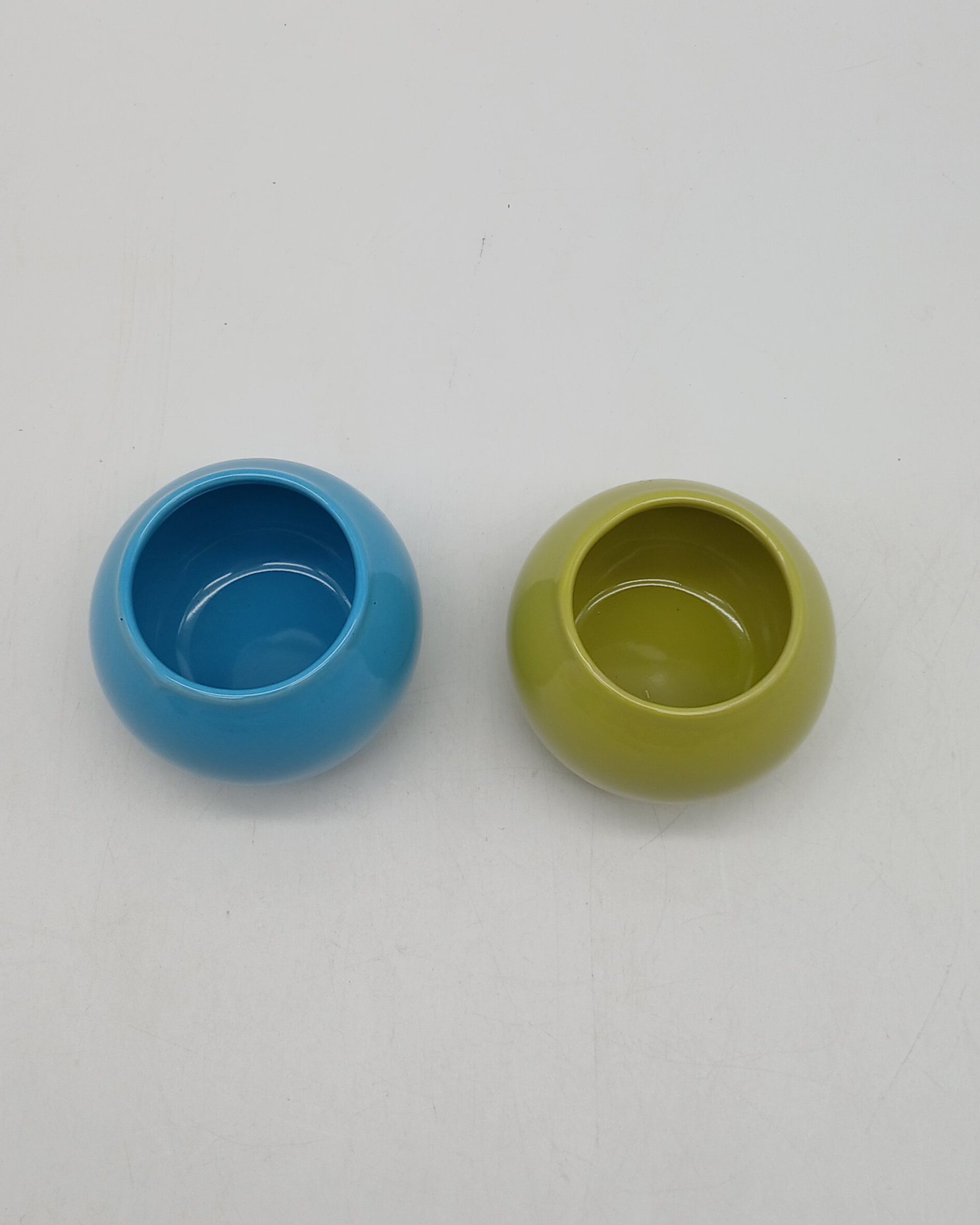 Voir photo 6 de Service de 4 verrines rondes avec coupelles et cuillères assorties Service de 4 verrines rondes avec coupelles et cuillères assorties Très bon état reconditionné photo 6