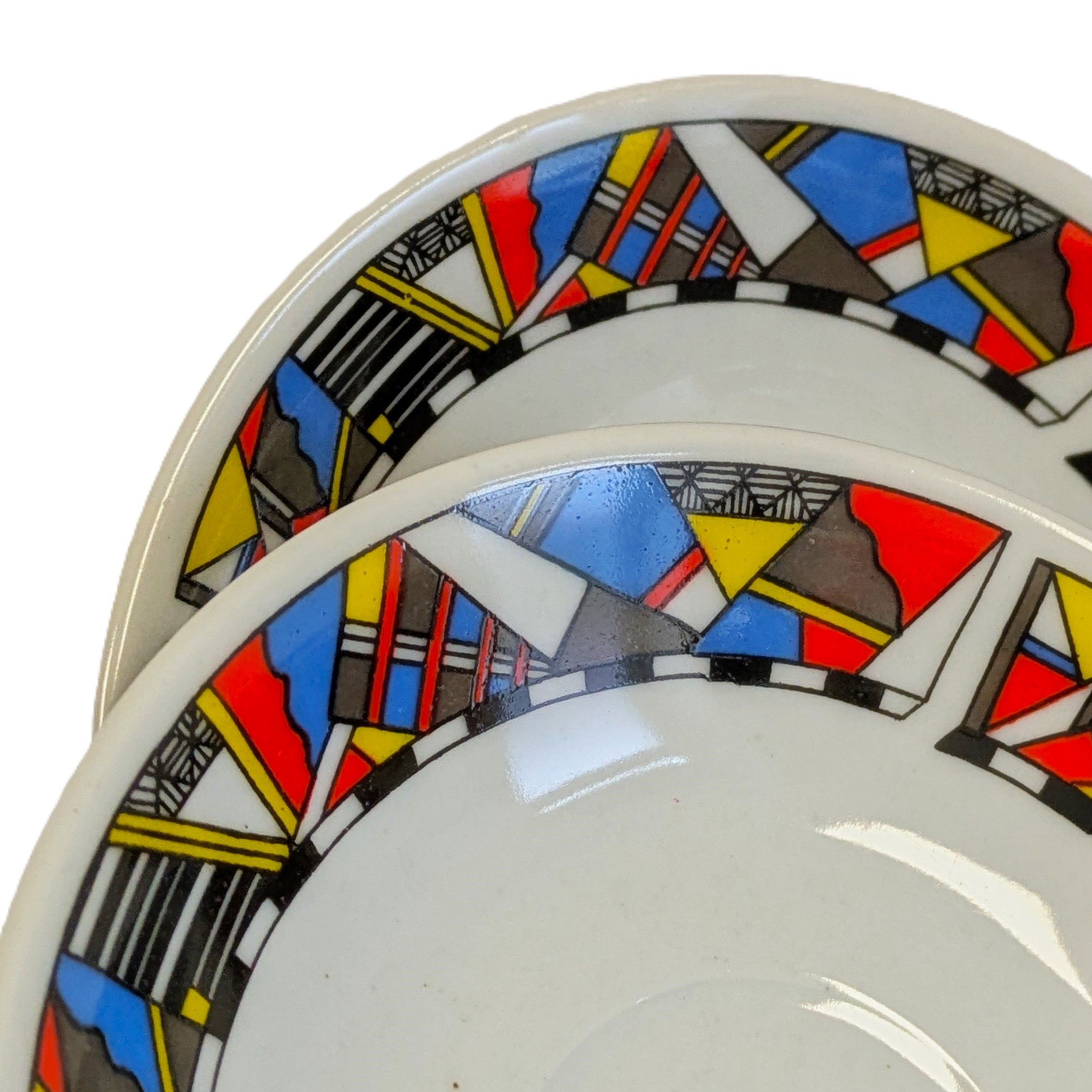 Voir photo 4 de Service de 5 tasses à café en porcelaine - Motif géométrique coloré - style Memphis art déco. Service de 5 tasses à café en porcelaine - Motif géométrique coloré - style Memphis art déco. reconditionné photo 4