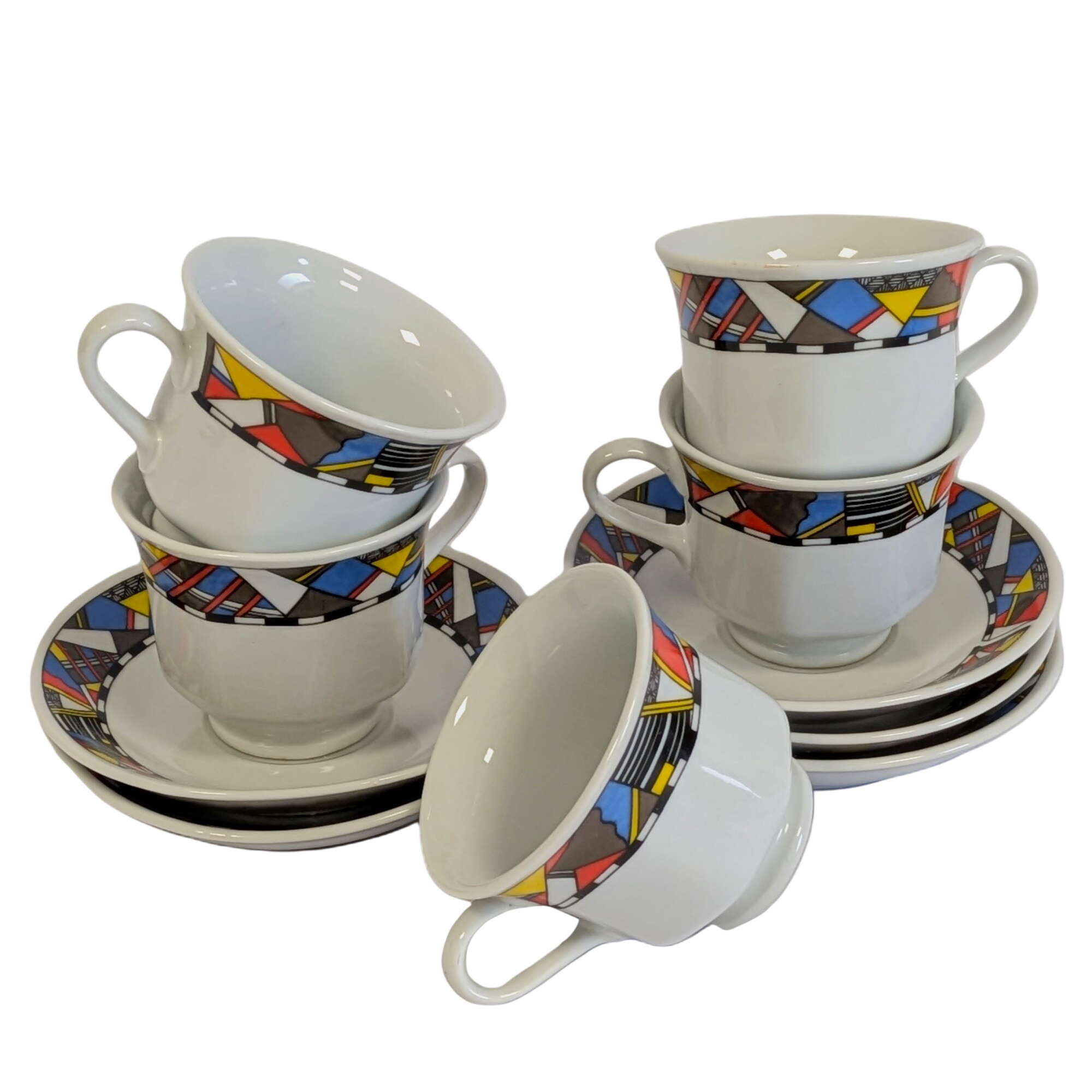 Acheter Service de 5 tasses à café en porcelaine - Motif géométrique coloré - style Memphis art déco. - 10,00 € Service de 5 tasses à café en porcelaine - Motif géométrique coloré - style Memphis art déco. reconditionné disponible sur Label Emmaüs