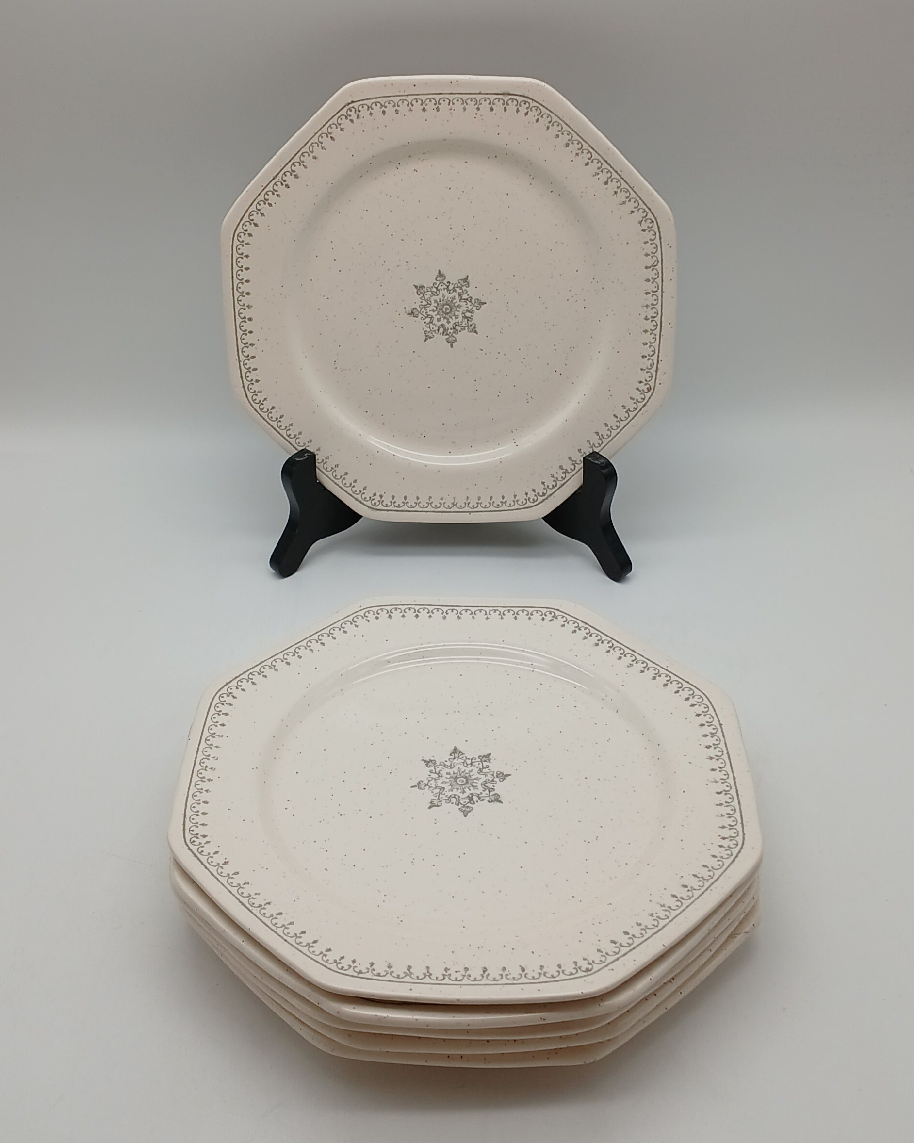 Voir photo 3 de Service de 6 assiettes à dessert - Faïence St.Amand - France - Dentelle Service de 6 assiettes à dessert - Faïence St.Amand - France - Dentelle reconditionné photo 3