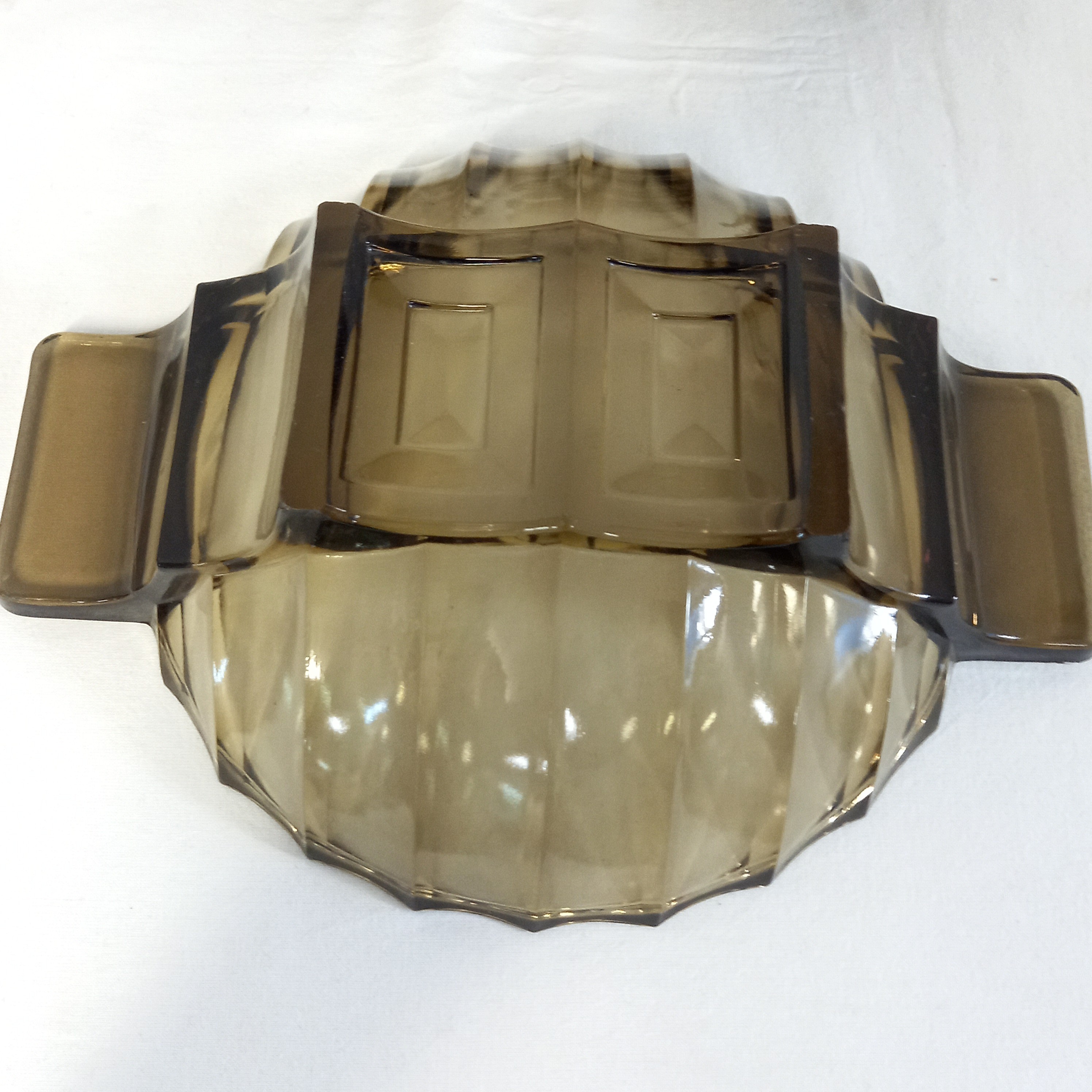 Voir photo 3 de Service de présentation apéritif/verrines vintage en verre fumé - grand plat central + six petites coupelles Service de présentation apéritif/verrines vintage en verre fumé - grand plat central + six petites coupelles Très bon état reconditionné photo 3