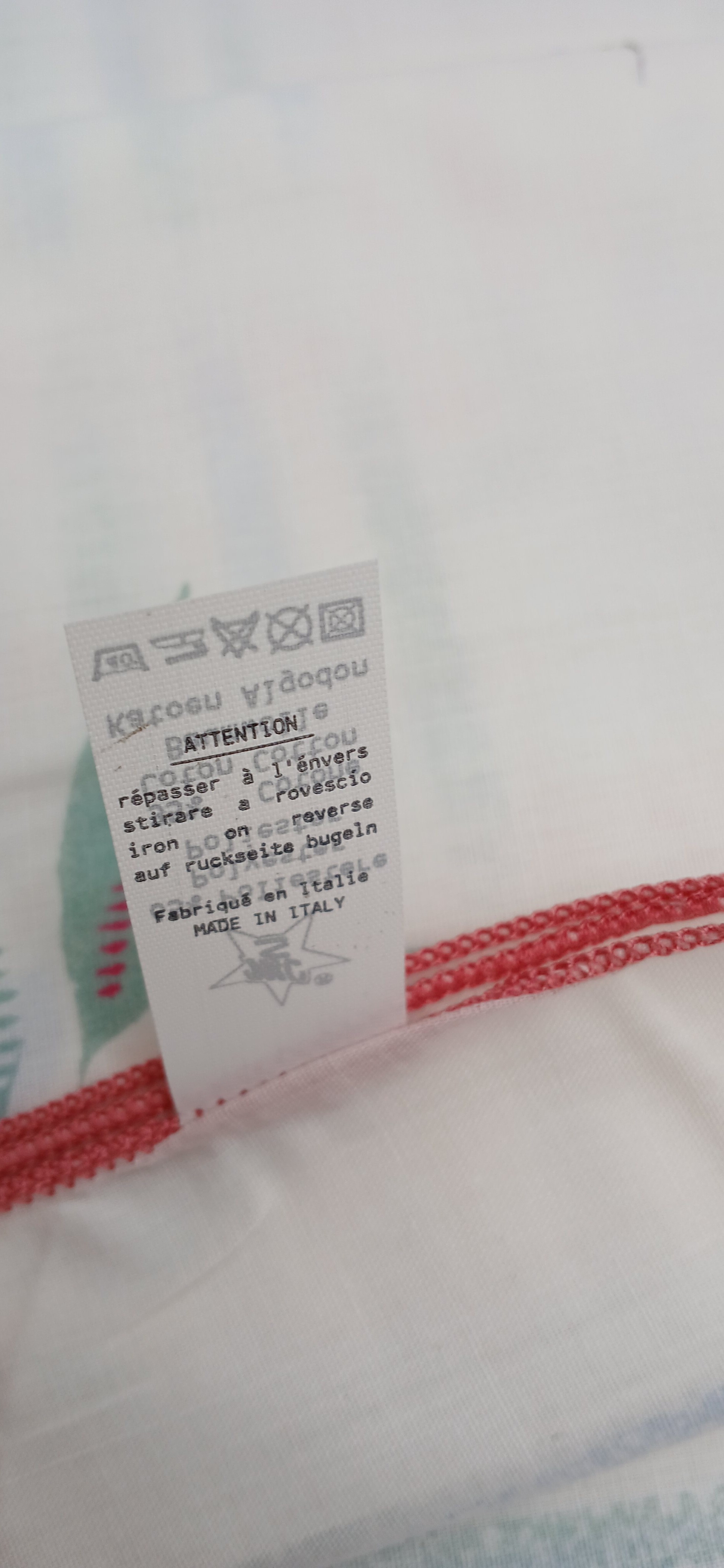 Voir photo 10 de Service de table - 12 serviettes et une nappe en tissus - Blanche à motif fleuris - Made in Italie Service de table - 12 serviettes et une nappe en tissus - Blanche à motif fleuris - Made in Italie Très bon état reconditionné photo 10