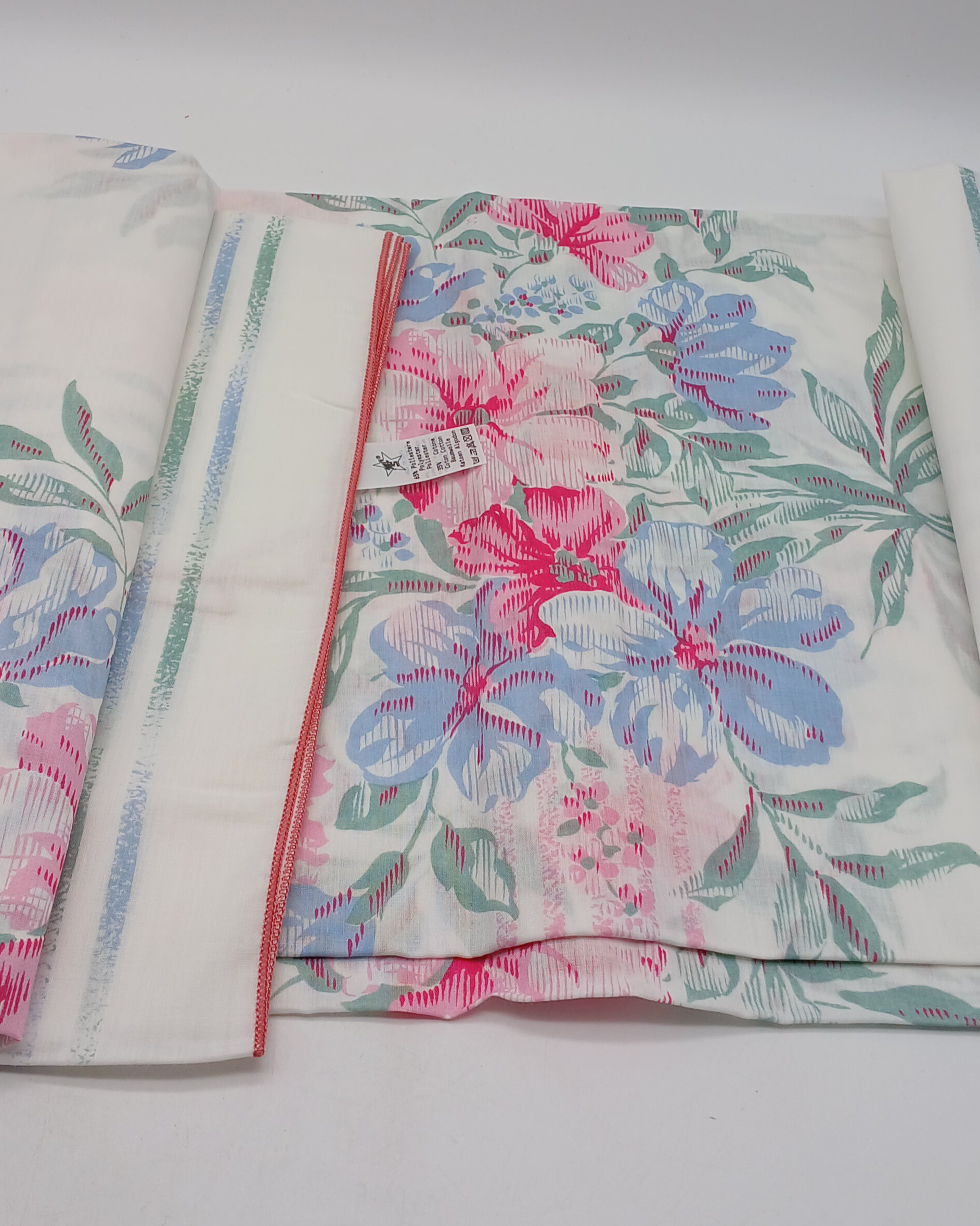 Voir photo 5 de Service de table - 12 serviettes et une nappe en tissus - Blanche à motif fleuris - Made in Italie Service de table - 12 serviettes et une nappe en tissus - Blanche à motif fleuris - Made in Italie Très bon état reconditionné photo 5