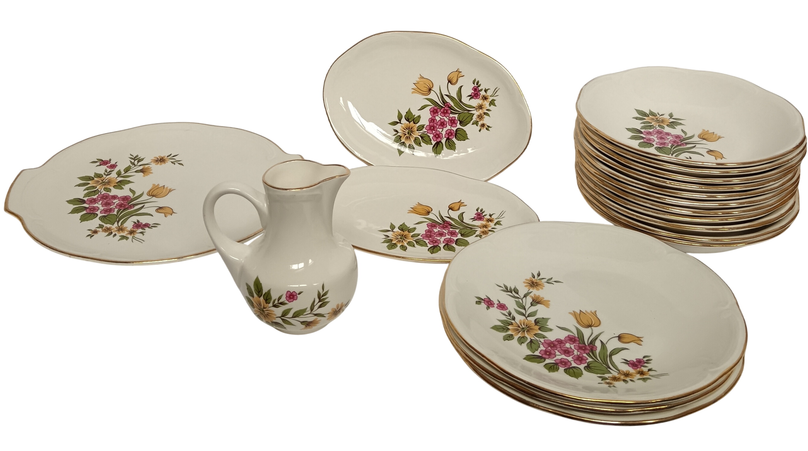 Service de table (18 pièces) en faïence de GIEN Bon état - 22,50 € Service de table (18 pièces) en faïence de GIEN Bon état reconditionné disponible sur Label Emmaüs