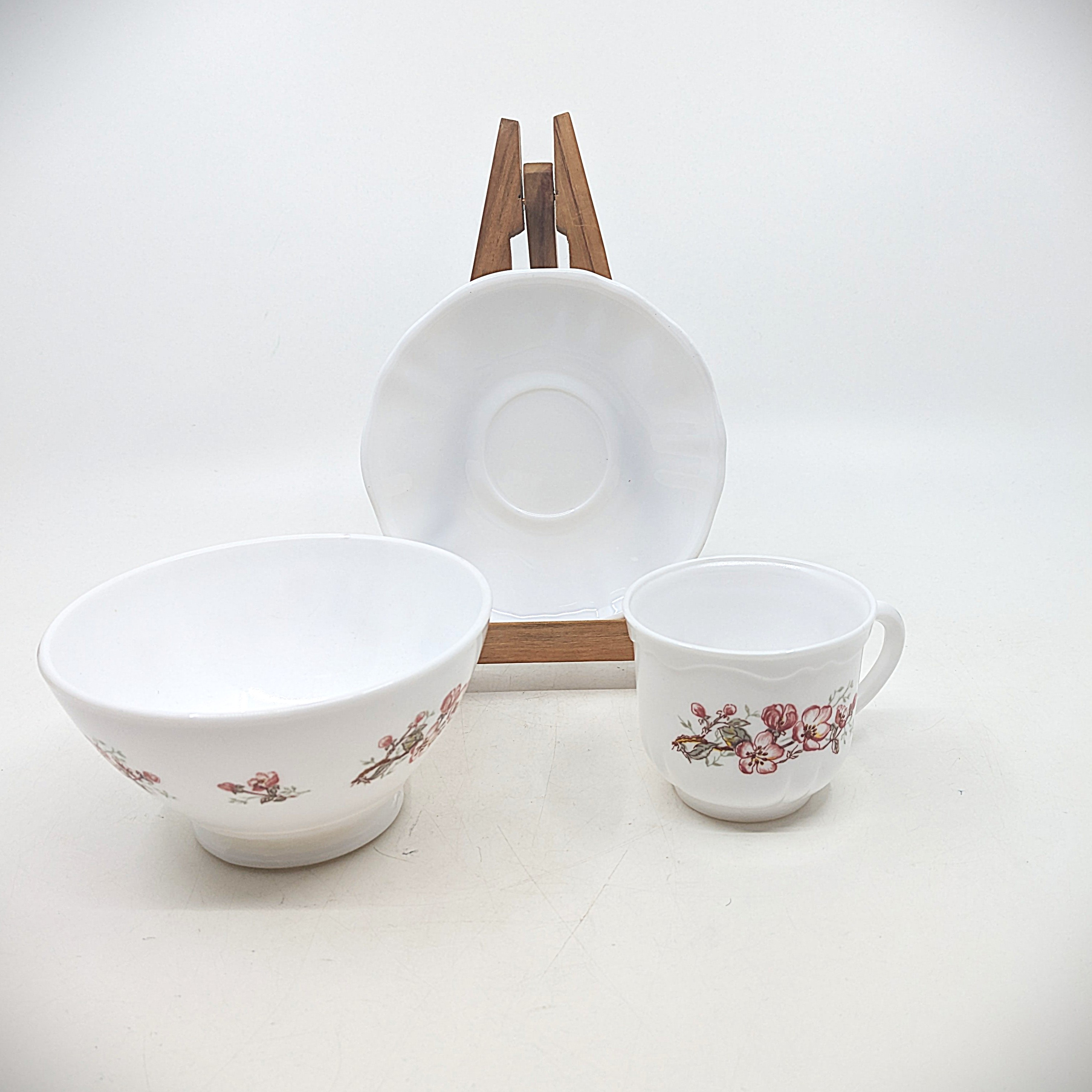 Voir photo 4 de Service de vaisselle 100% ARCOPAL en porcelaine avec tasses, soucoupes et bols à motif floral Service de vaisselle 100% ARCOPAL en porcelaine avec tasses, soucoupes et bols à motif floral Très bon état reconditionné photo 4