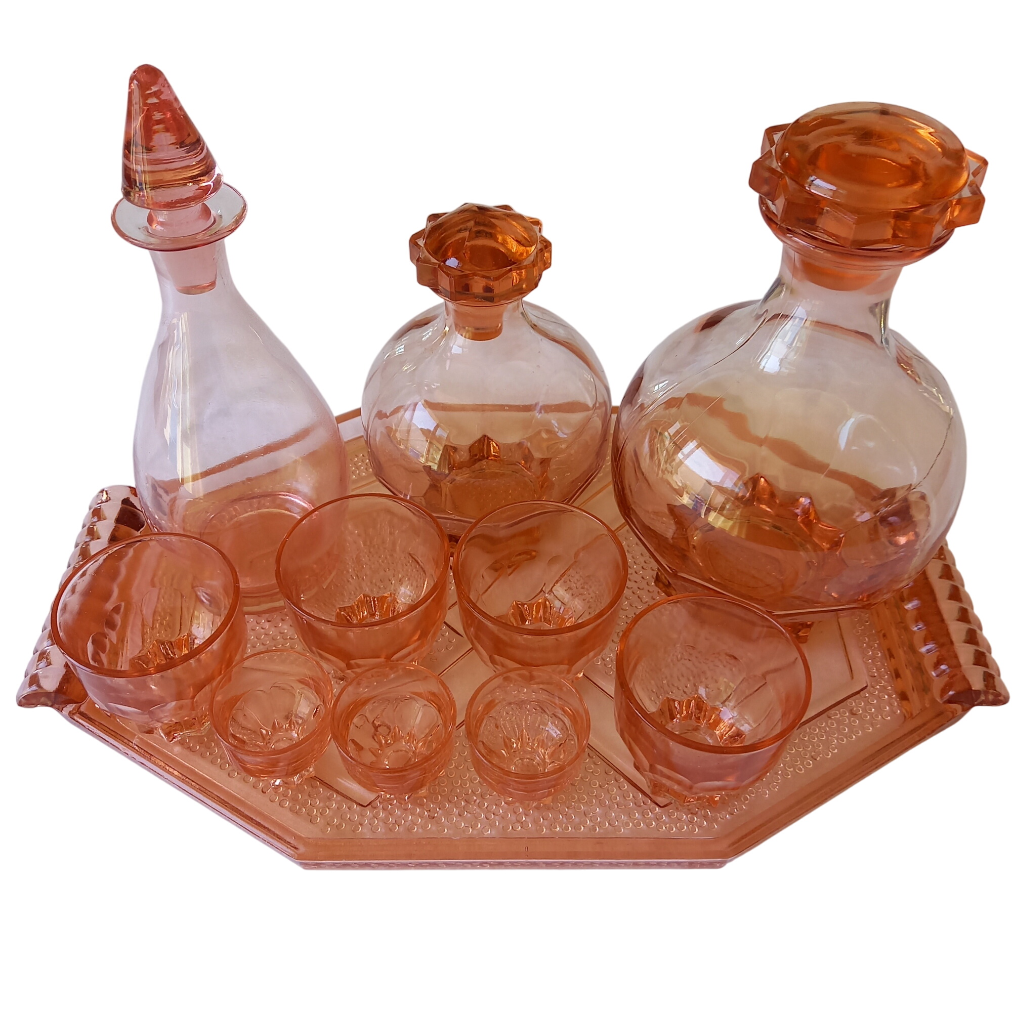 SERVICE DIGESTIF VERRE ROSE VINTAGE COMPRENANT 1 PLATEAU HEXAGONAL 4 VERRES MOYEN 3 CARAFES ET 3 PETITS VERRES STYLE ART DECO. Très bon état - 50,00 € SERVICE DIGESTIF VERRE ROSE VINTAGE COMPRENANT 1 PLATEAU HEXAGONAL 4 VERRES MOYEN 3 CARAFES ET 3 PETITS VERRES STYLE ART DECO. Très bon état reconditionné disponible sur Label Emmaüs