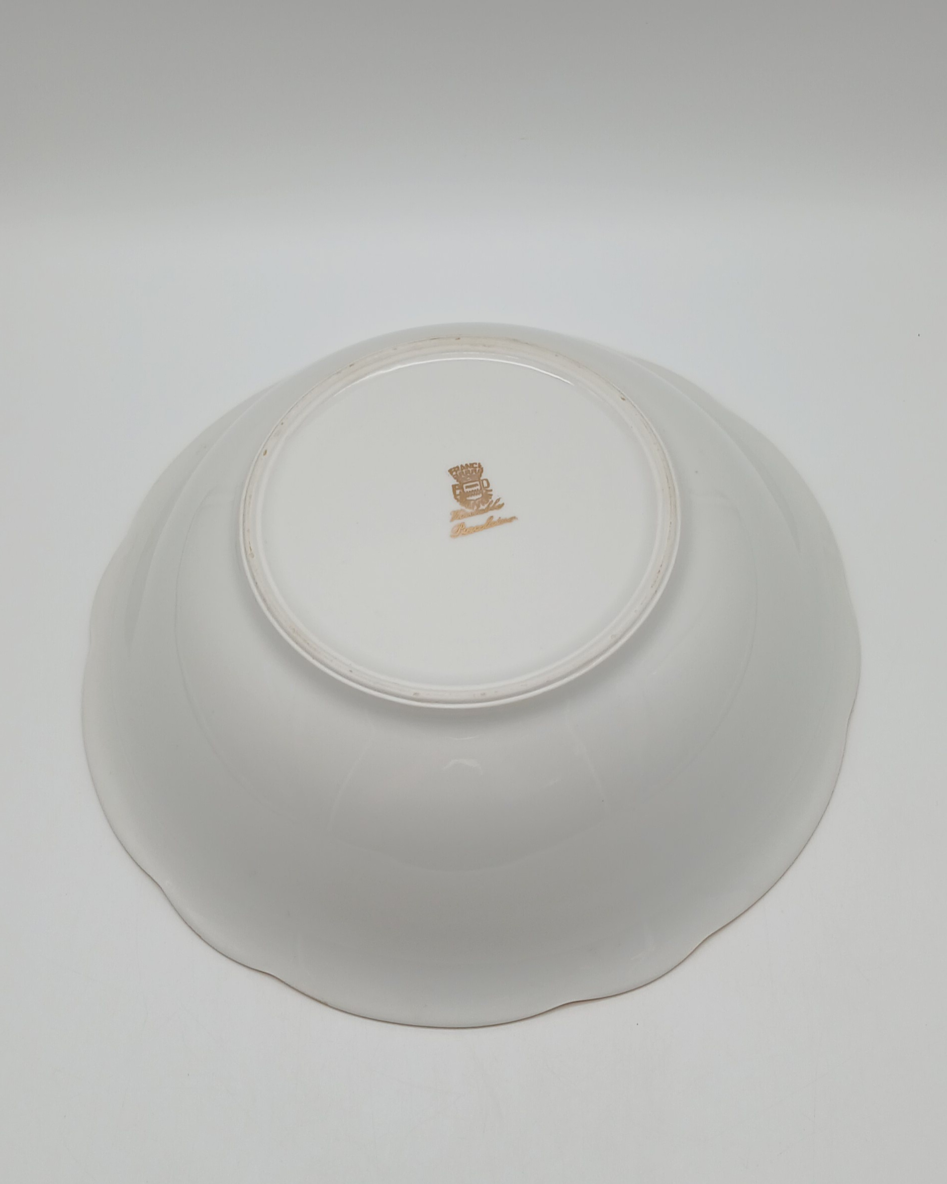 Voir photo 16 de Service en porcelaine du Berry - 5 assiettes et 1 saladier - Décor Scènes Galantes style Fragonard - 6 pièces Service en porcelaine du Berry - 5 assiettes et 1 saladier - Décor Scènes Galantes style Fragonard - 6 pièces Très bon état reconditionné photo 16