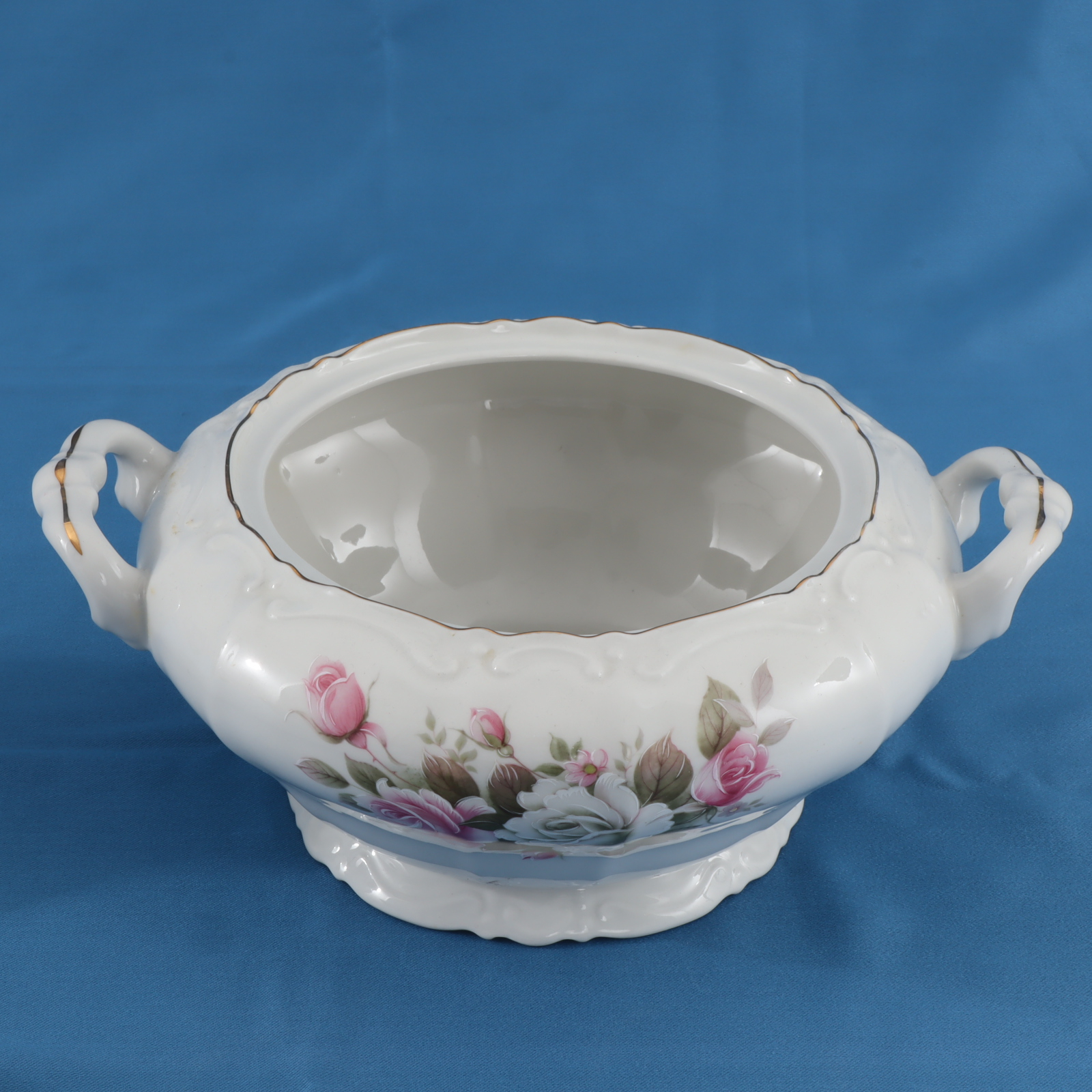 Voir photo 6 de Service floral rose et blanc - 27 pièces - Manufacture porcelaine Royal Service floral rose et blanc - 27 pièces - Manufacture porcelaine Royal Très bon état reconditionné photo 6